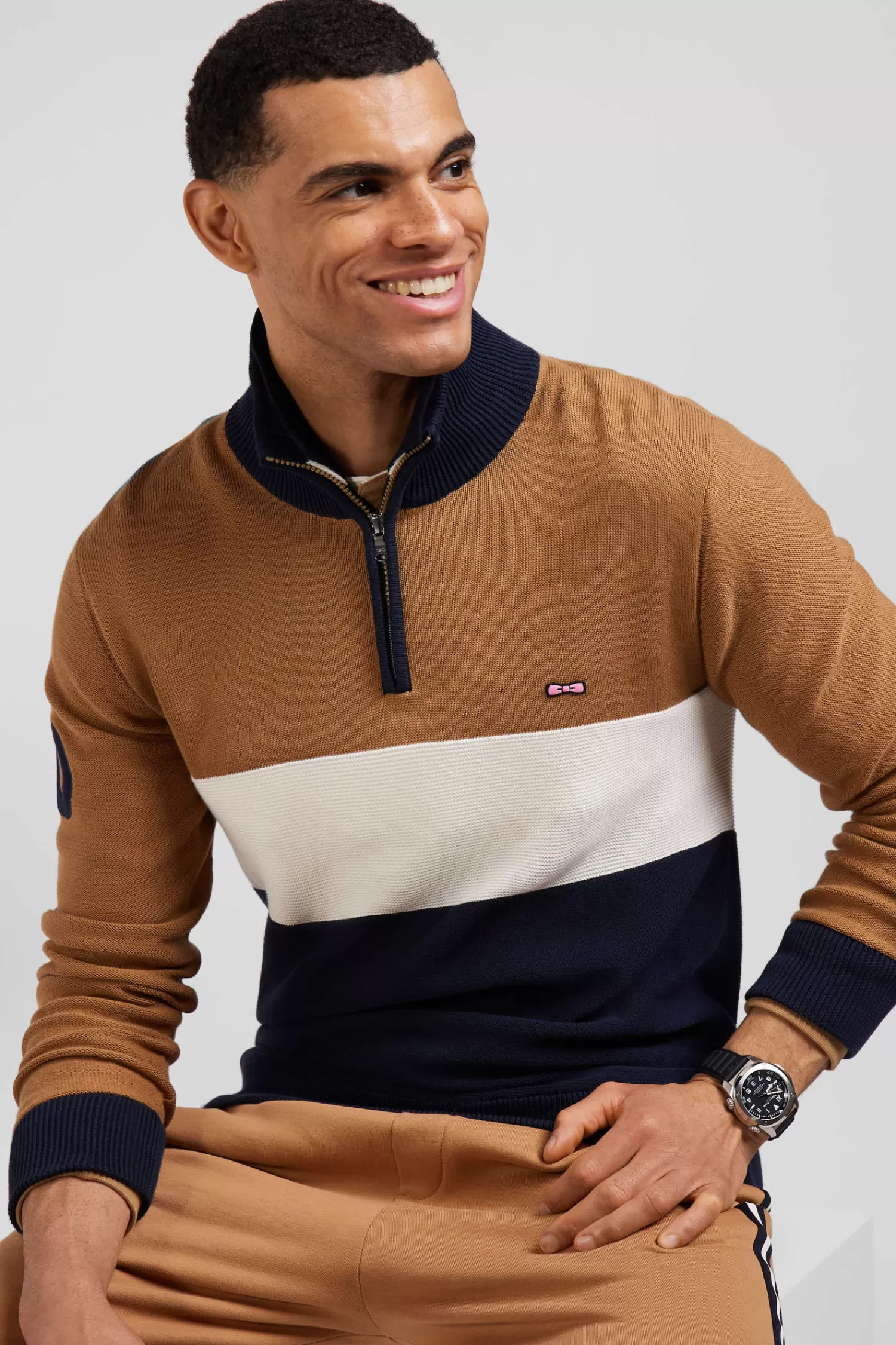 regular_camel_embroidered_semizipped_colorblock_cotton_jumper_2.webp Eden Park Regular camel embroidered semi-zipped colorblock cotton jumper< Sweaters