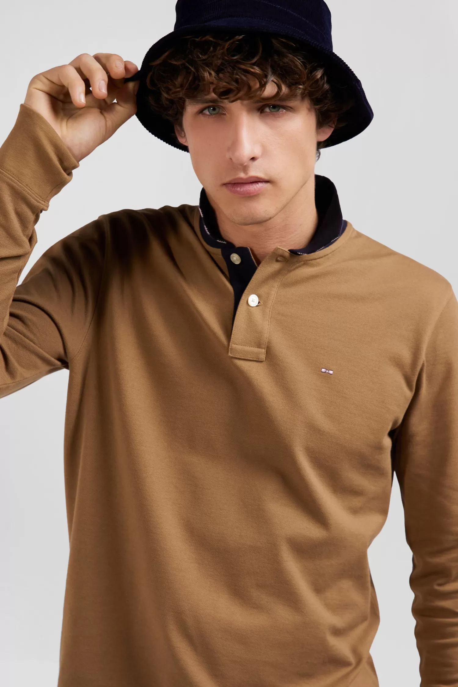 Eden Park Regular camel long-sleeved cotton piqué polo shirt with striped collar< Polos
