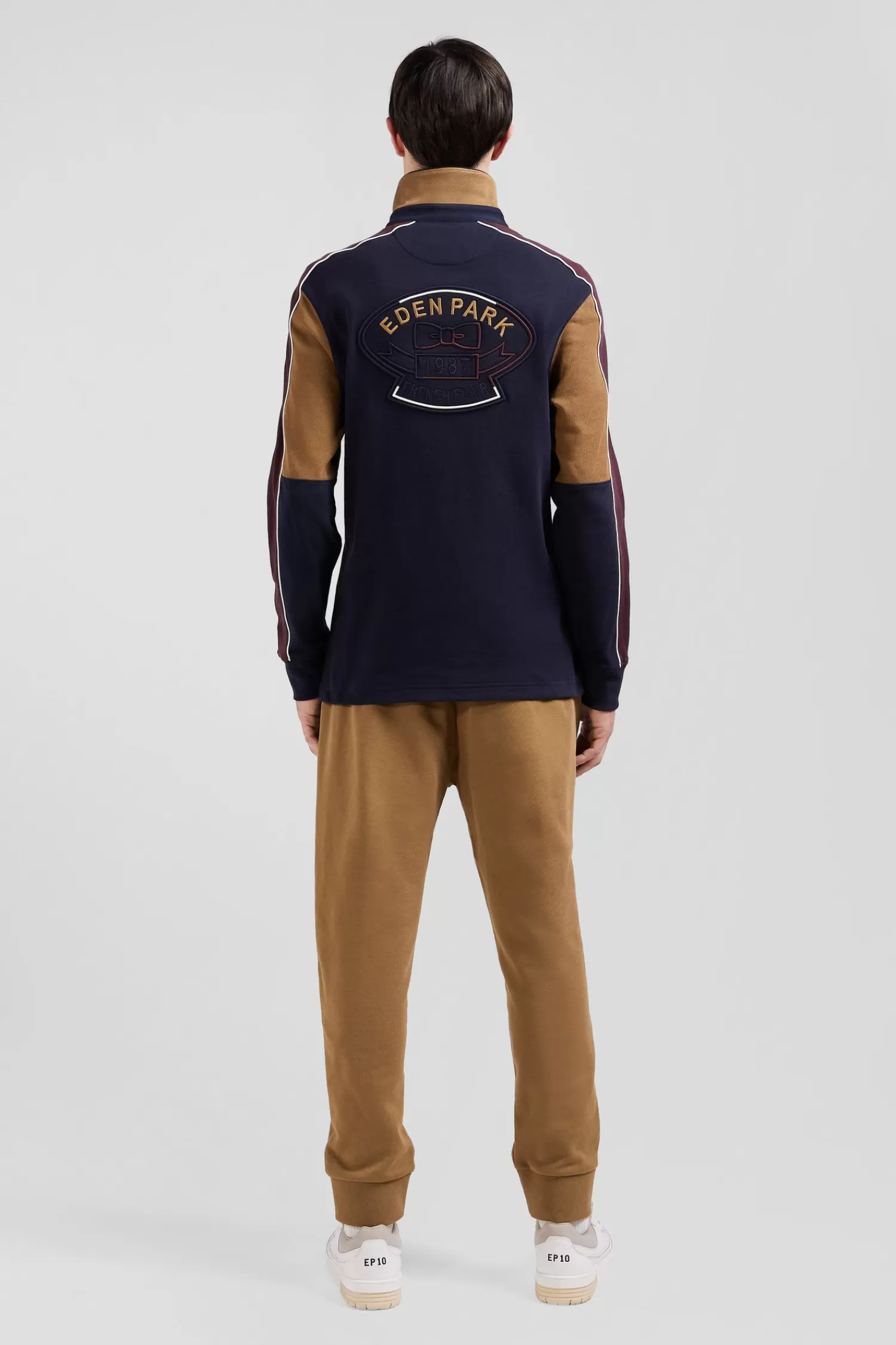 regular_camel_longsleeved_cotton_rugby_shirt_with_back_embroidery_and_piping_5.webp Eden Park Regular camel long-sleeved cotton rugby shirt with back embroidery and piping< Rugby Shirts