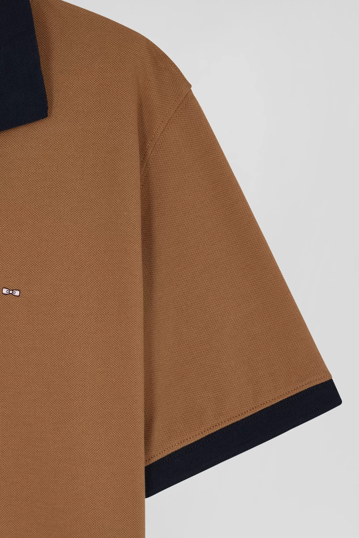 Eden Park Regular camel short-sleeved cotton piqué polo shirt with contrasting details< Polos