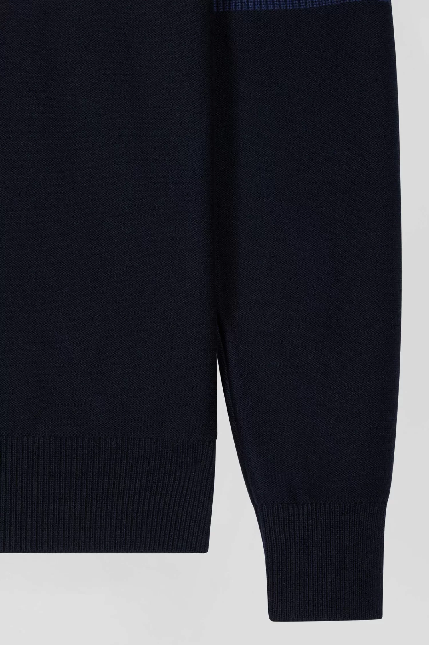 regular_dark_blue_semizipped_cotton_jumper_with_knit_patterns_7.webp Eden Park Regular dark blue semi-zipped cotton jumper with knit patterns< Sweaters