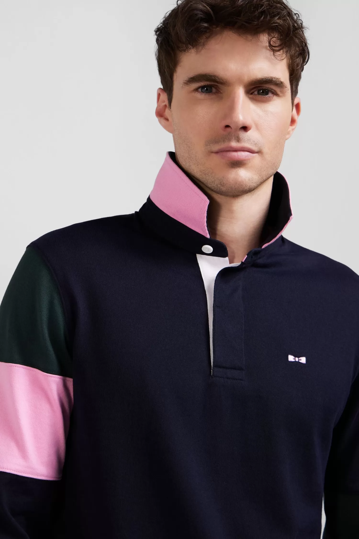 regular_green_longsleeved_cotton_rugby_shirt_with_tie_fabric_patchwork_2.webp Eden Park Regular green long-sleeved cotton rugby shirt with tie fabric patchwork< Rugby Shirts