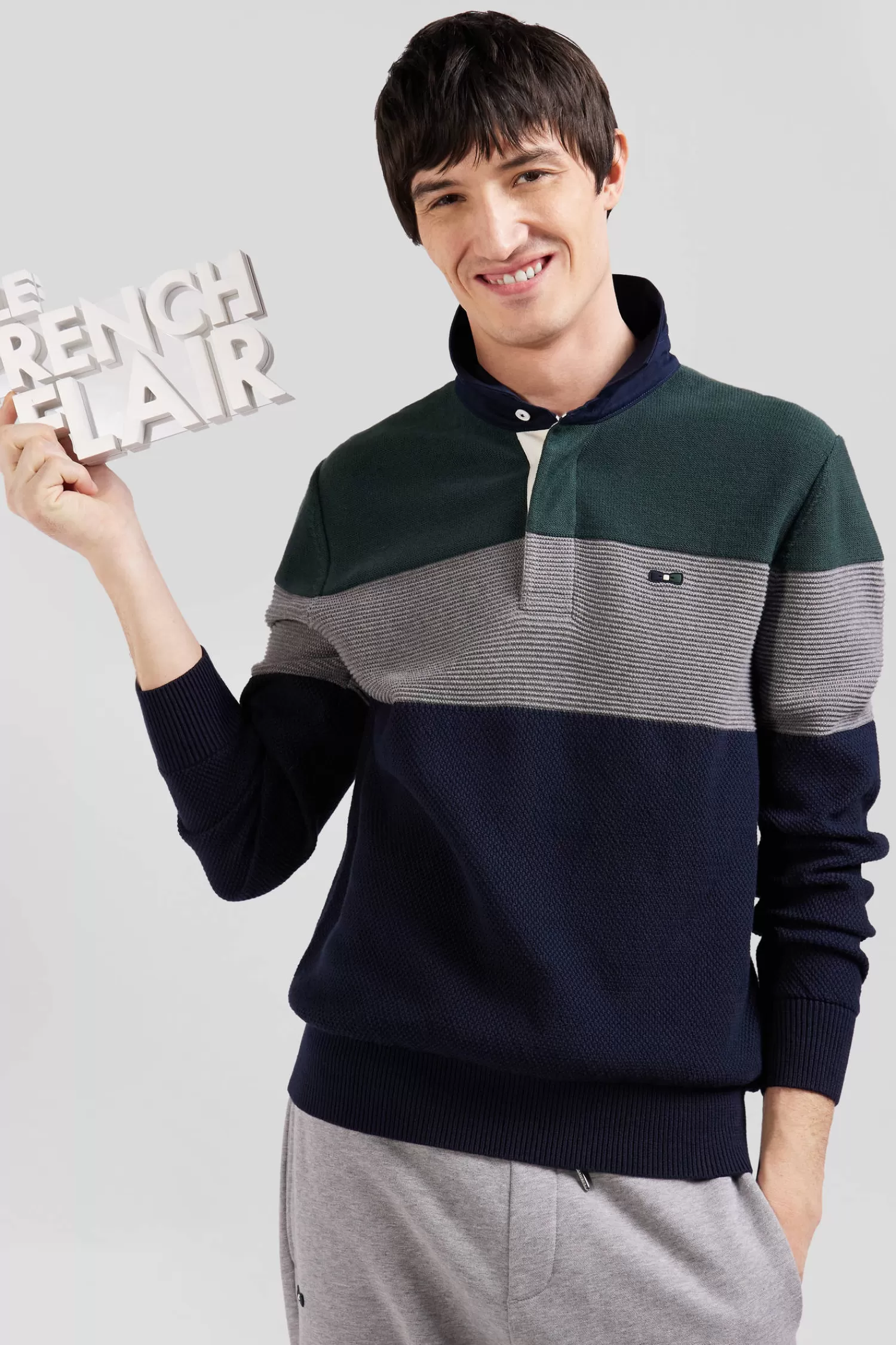 regular_green_wool_and_cotton_jumper_with_knit_patterns_and_rugby_shirt_collar_2.webp Eden Park Regular green wool and cotton jumper with knit patterns and rugby shirt collar< Sweaters