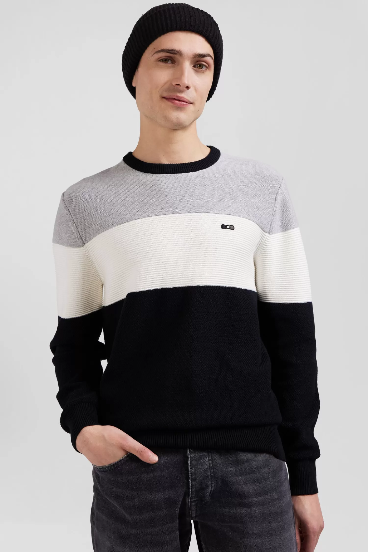 regular_grey_and_white_cotton_crew_neck_jumper_with_knit_patterns_2.webp Eden Park Regular grey and white cotton crew neck jumper with knit patterns< Sweaters