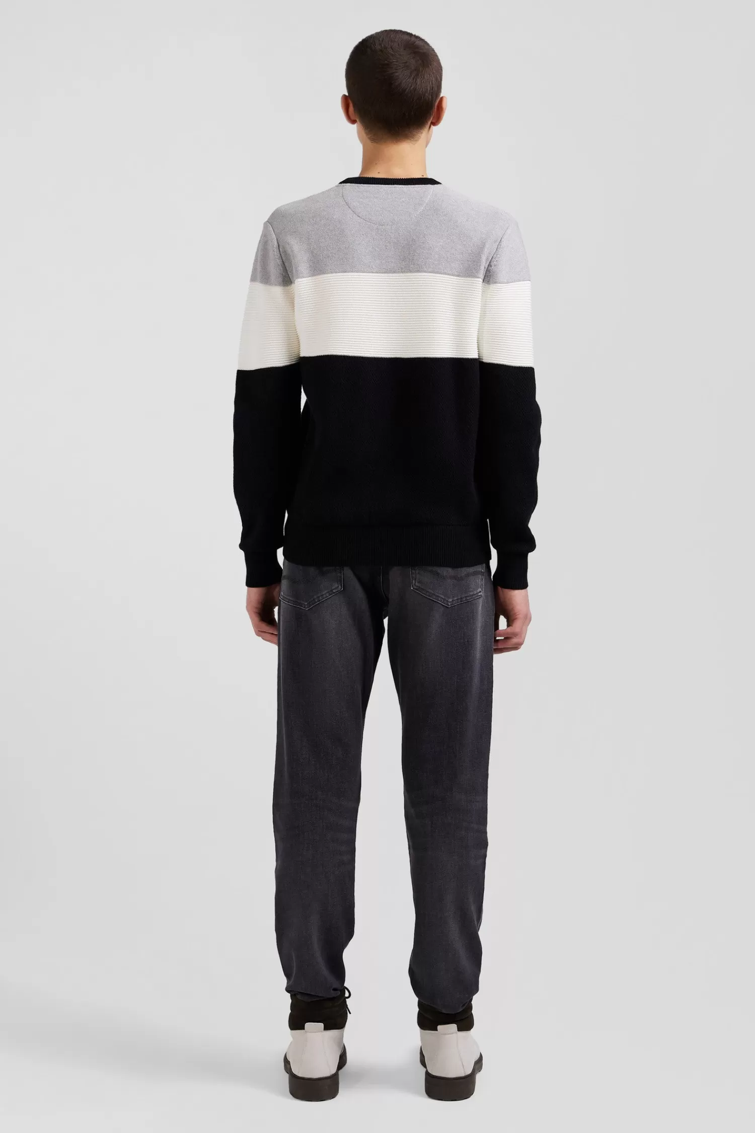 regular_grey_and_white_cotton_crew_neck_jumper_with_knit_patterns_5.webp Eden Park Regular grey and white cotton crew neck jumper with knit patterns< Sweaters