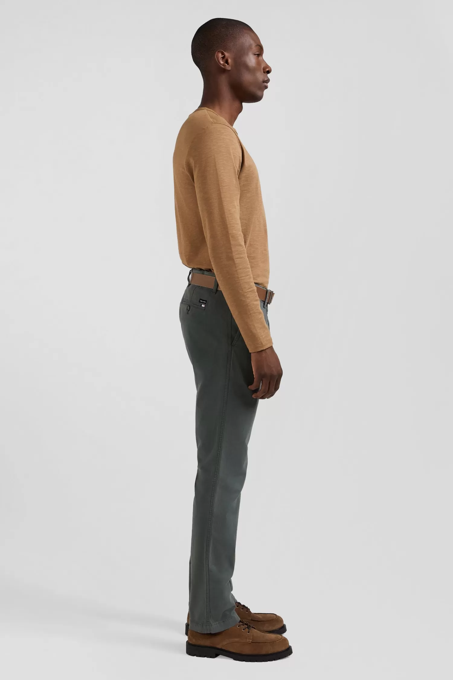 regular_grey_chino_trousers_in_stretch_cotton_gabardine_4.webp Eden Park Regular grey chino trousers in stretch cotton gabardine< Pants