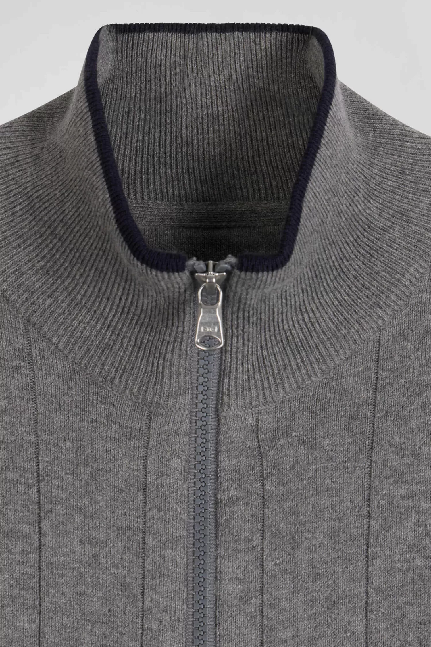 regular_grey_cotton_and_cashmere_zipped_cardigan_with_vertical_stripes_6.webp Eden Park Regular grey cotton and cashmere zipped cardigan with vertical stripes< Cardigans