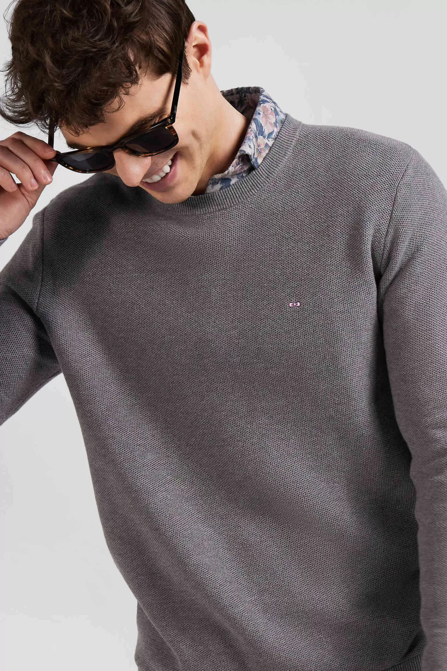 regular_grey_cotton_crew_neck_jumper_2.webp Eden Park Regular grey cotton crew neck jumper< Sweaters