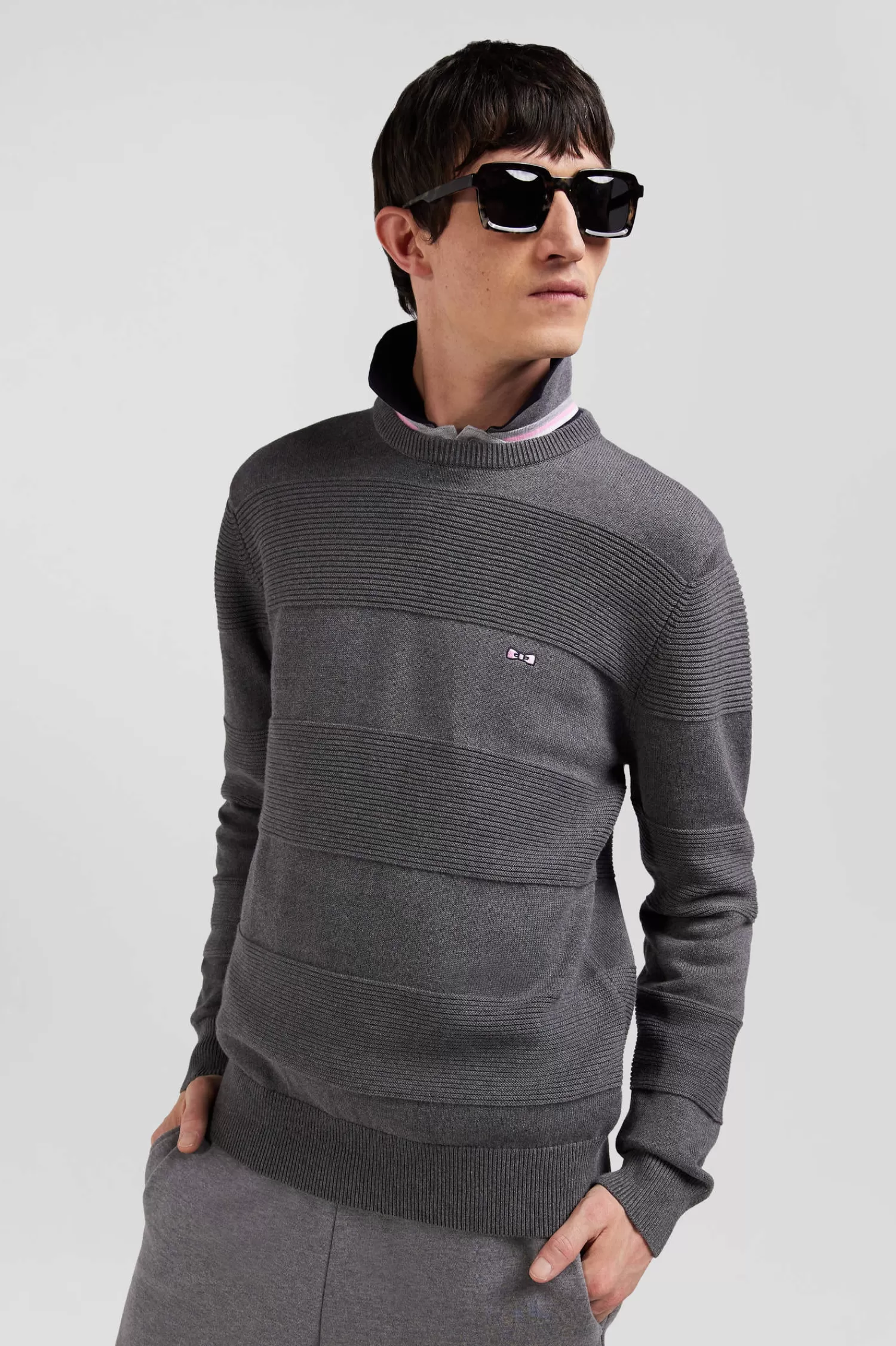 regular_grey_cotton_crew_neck_jumper_with_knit_patterns_2.webp Eden Park Regular grey cotton crew neck jumper with knit patterns< Sweaters