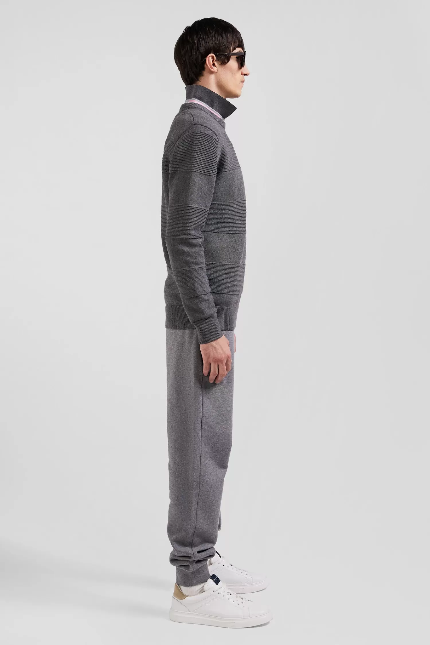 regular_grey_cotton_crew_neck_jumper_with_knit_patterns_4.webp Eden Park Regular grey cotton crew neck jumper with knit patterns< Sweaters