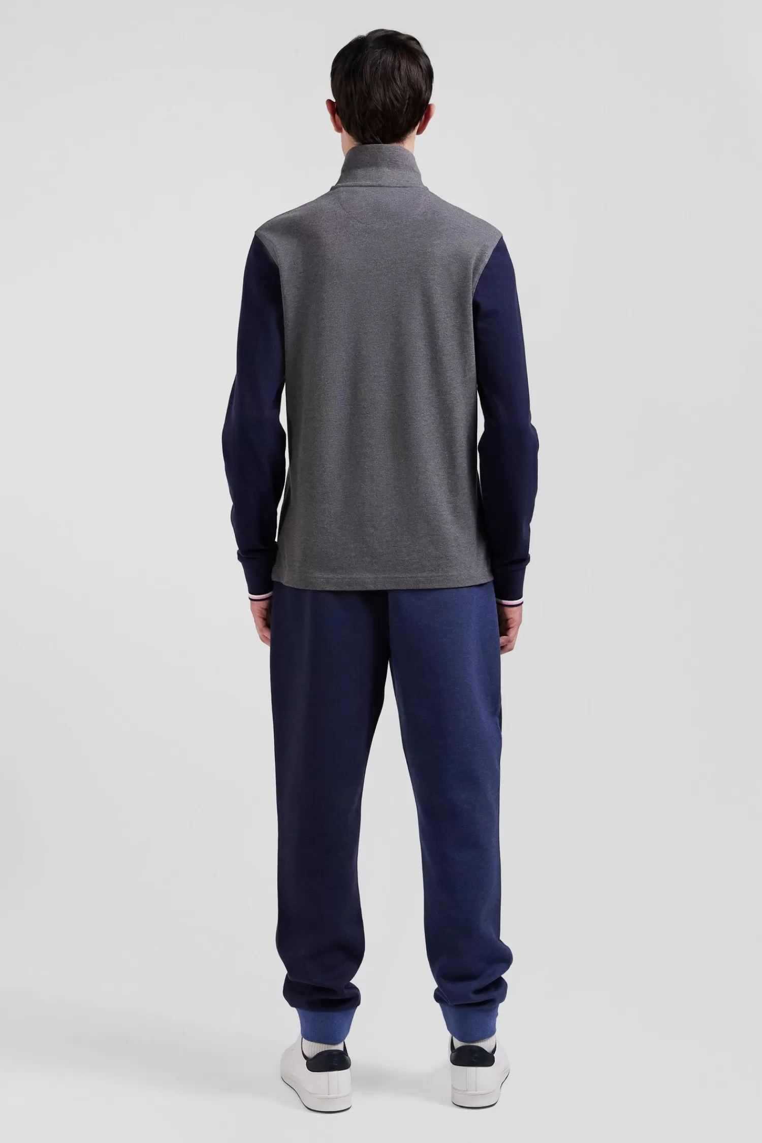 regular_grey_longsleeved_cotton_piqu_polo_shirt_with_jacquard_collar_and_rubber_badge_5.webp Eden Park Regular grey long-sleeved cotton piqué polo shirt with jacquard collar and rubber badge< Polos