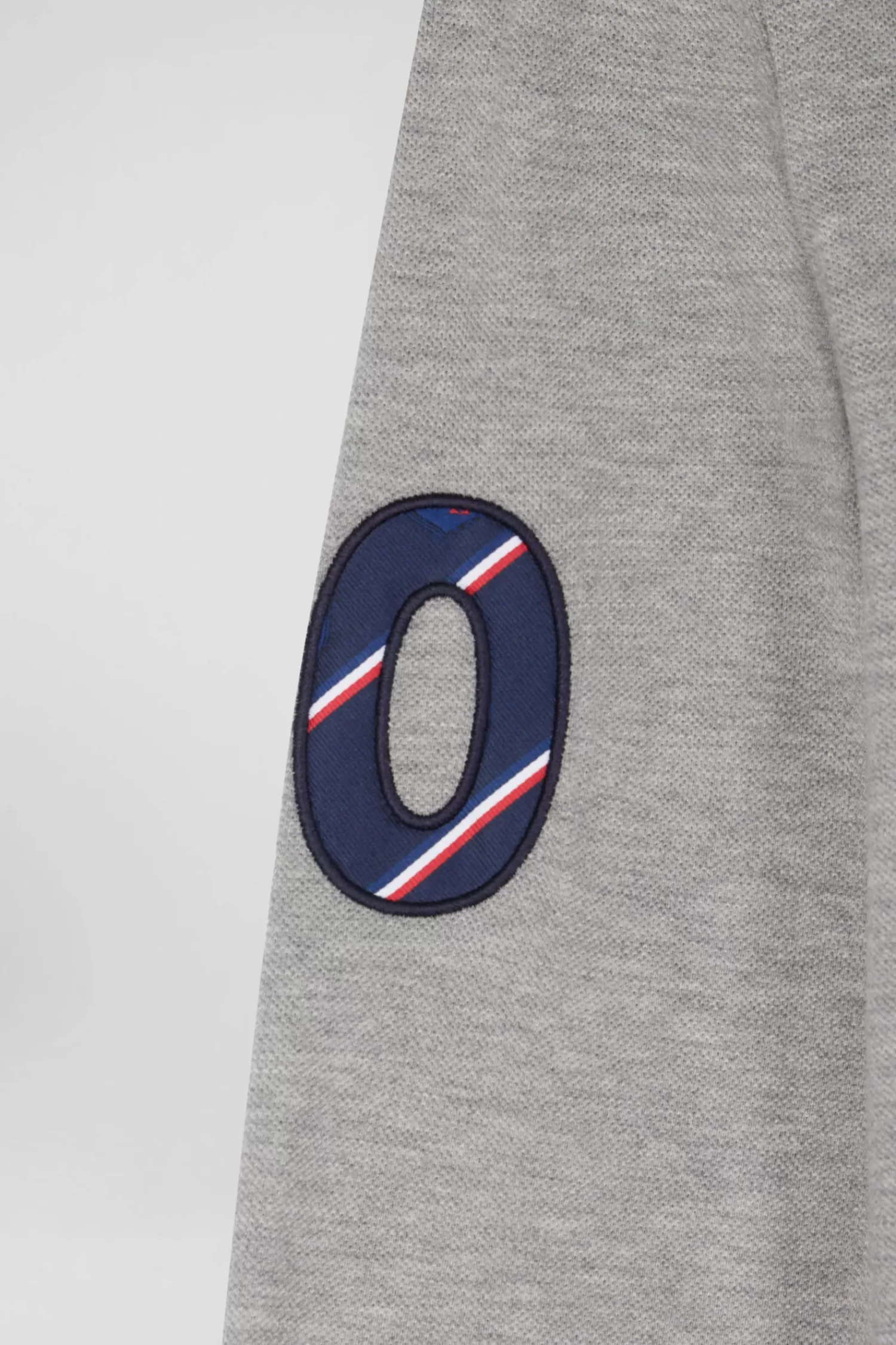 regular_grey_longsleeved_cotton_piqu_polo_shirt_with_xv_de_france_embroidery_8.webp Eden Park Regular grey long-sleeved cotton piqué polo shirt with XV de France embroidery< Polos