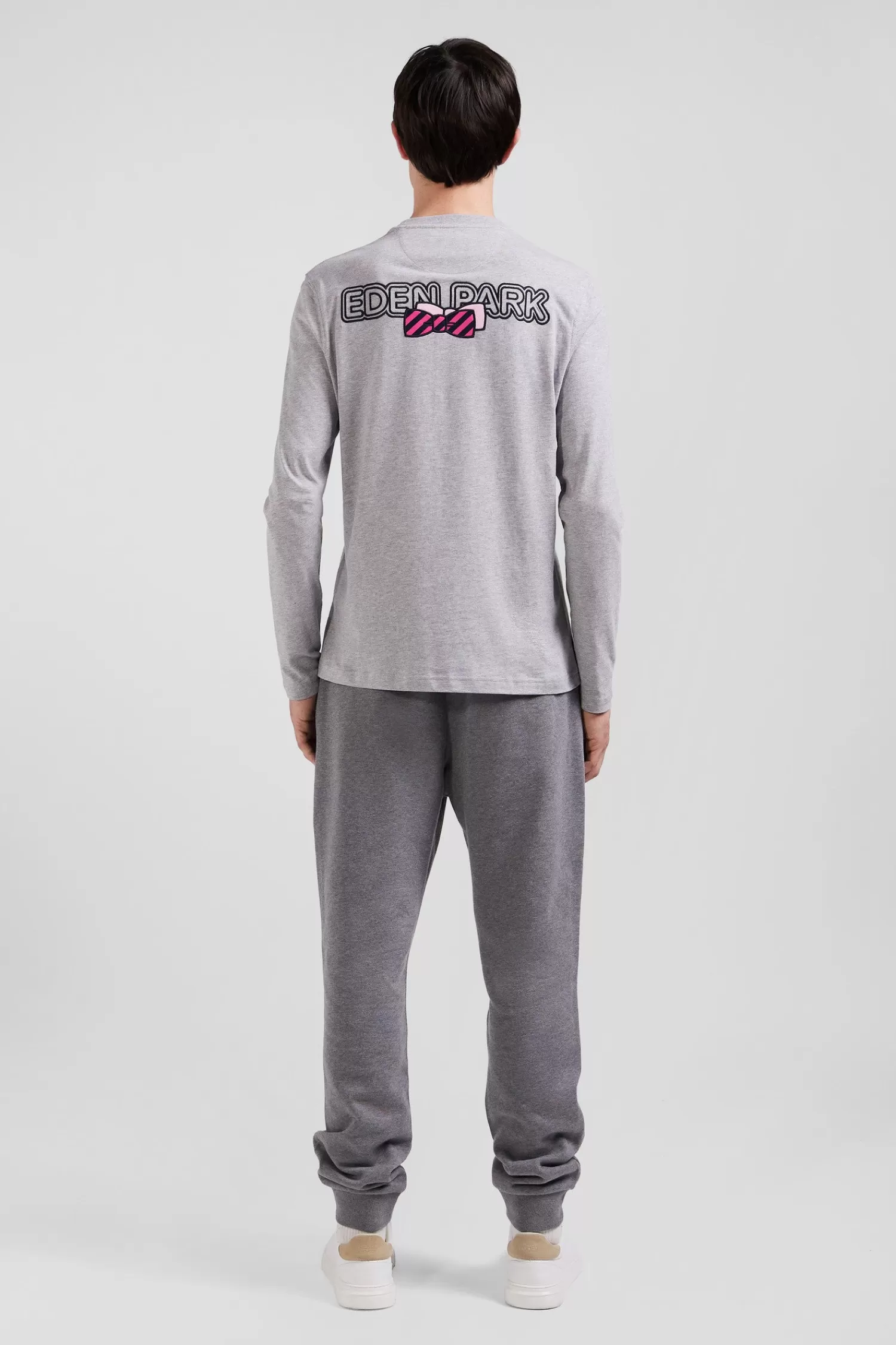 regular_grey_longsleeved_cotton_tshirt_with_striped_bow_tie_embroidery_5.webp Eden Park Regular grey long-sleeved cotton T-shirt with striped bow tie embroidery< T-shirts