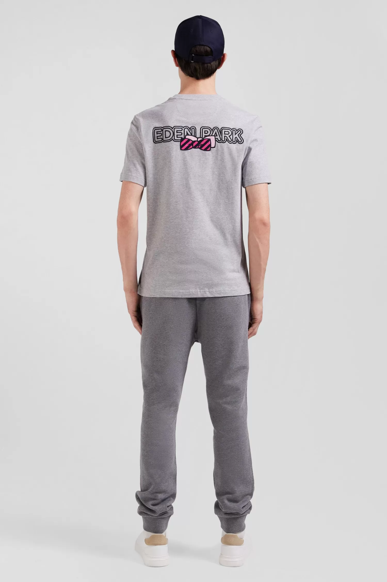 regular_grey_shortsleeved_cotton_tshirt_with_back_embroidery_5.webp Eden Park Regular grey short-sleeved cotton T-shirt with back embroidery< T-shirts