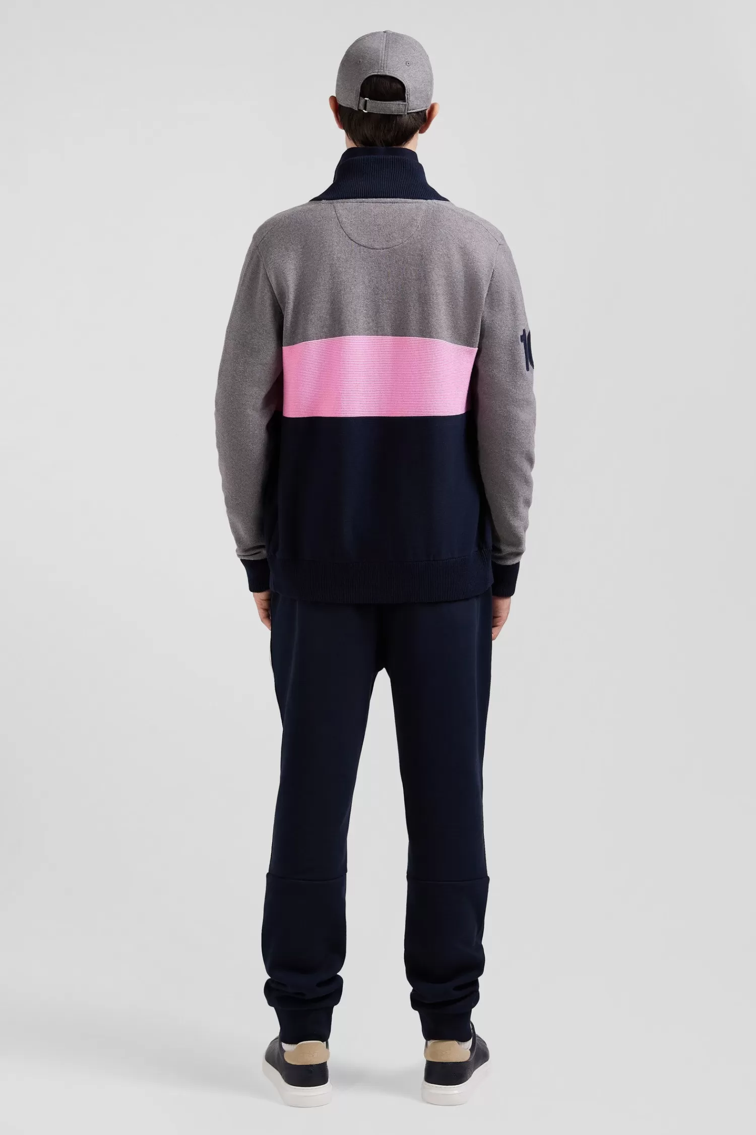 regular_grey_tricolour_high_collar_zipped_cardigan_with_n_embroidery_and_knit_patterns_4.webp Eden Park Regular grey tricolour high collar zipped cardigan with N°10 embroidery and knit patterns< Cardigans