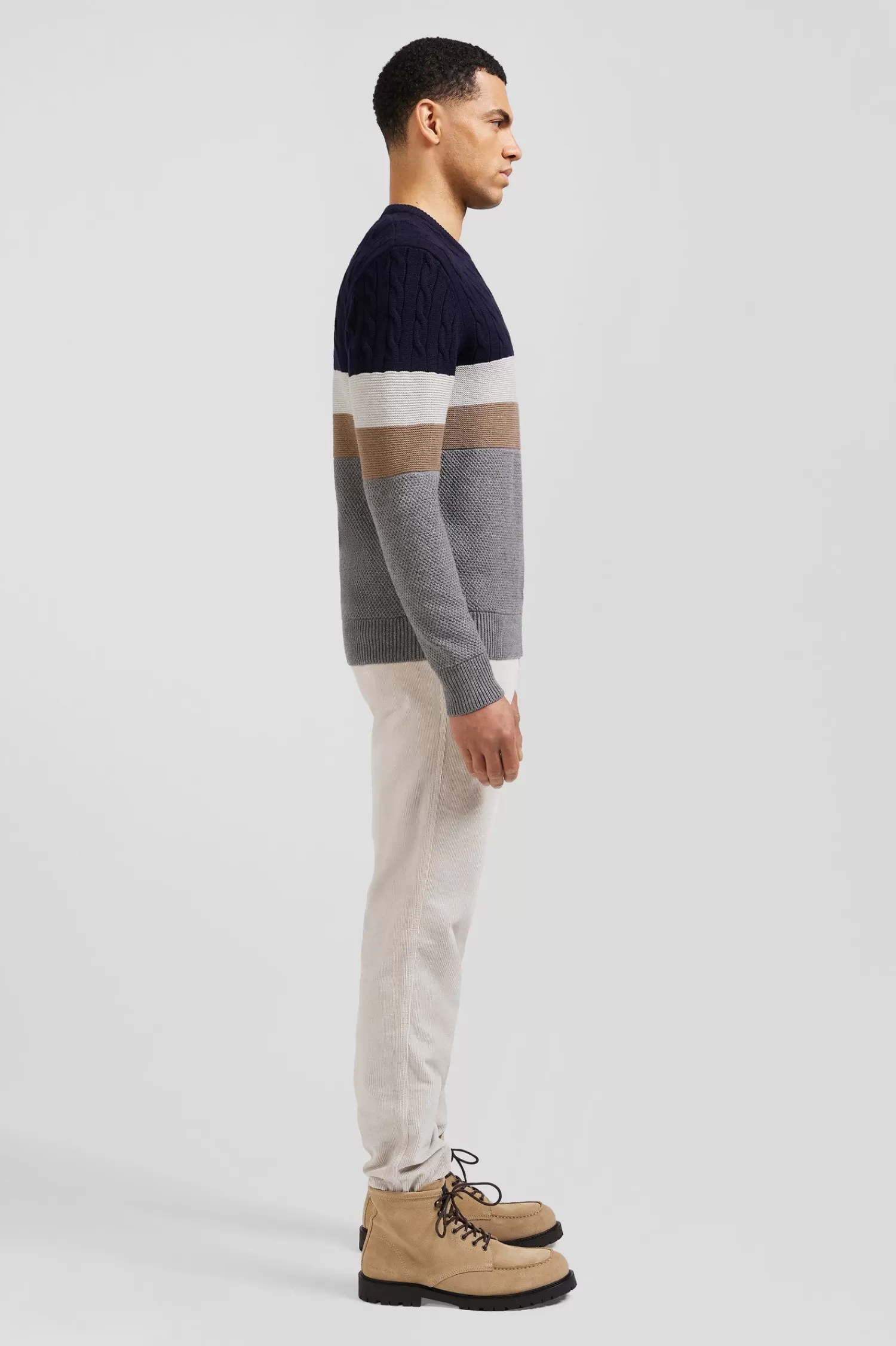 regular_grey_wool_and_cotton_crew_neck_jumper_with_knit_patterns_4.webp Eden Park Regular grey wool and cotton crew neck jumper with knit patterns< Sweaters