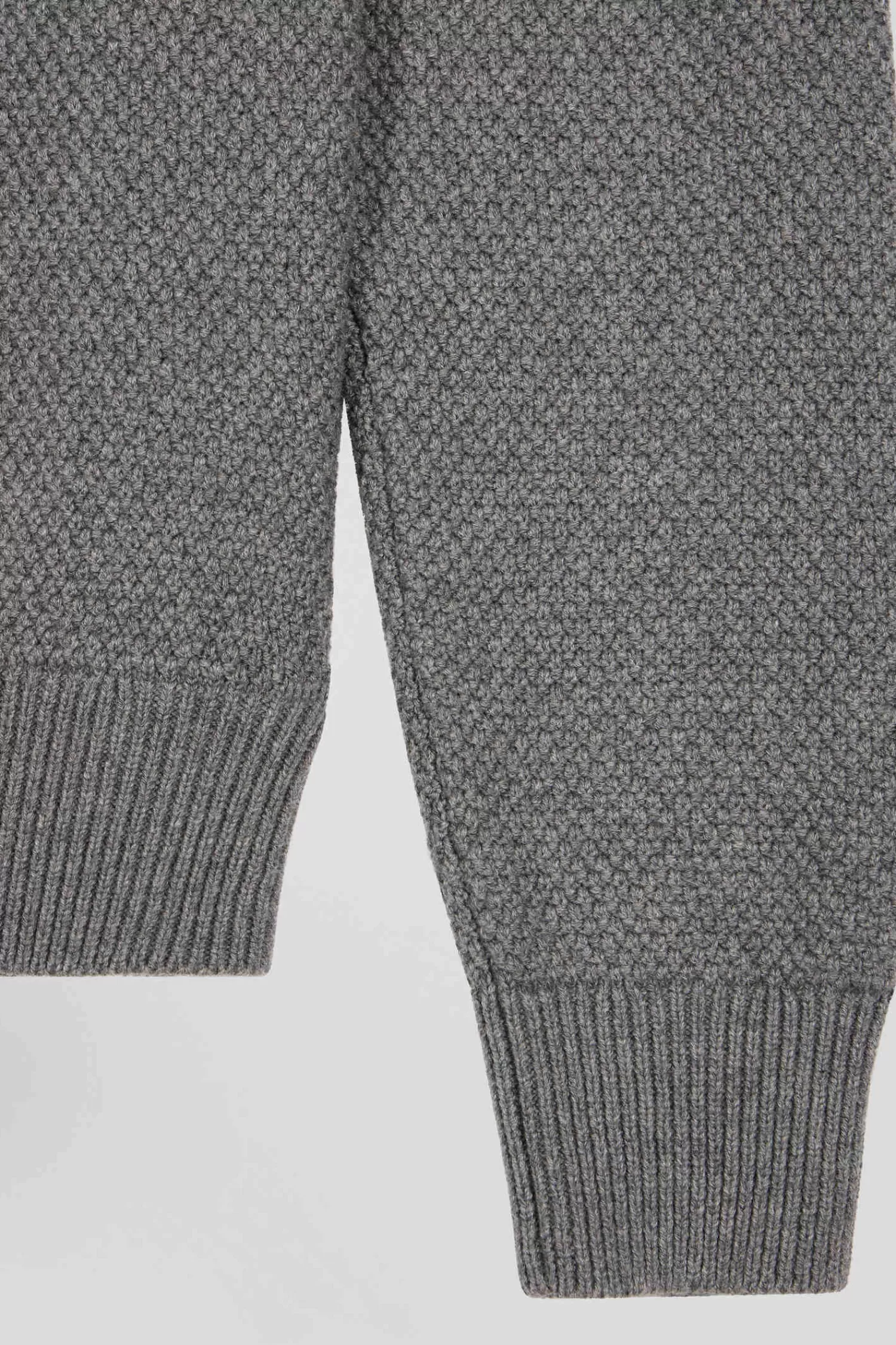 regular_grey_wool_and_cotton_crew_neck_jumper_with_knit_patterns_7.webp Eden Park Regular grey wool and cotton crew neck jumper with knit patterns< Sweaters