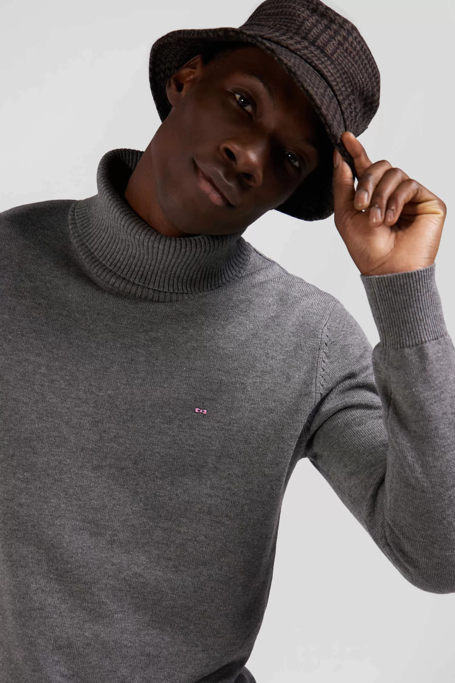 regular_grey_wool_and_cotton_turtleneck_jumper_2.webp Eden Park Regular grey wool and cotton turtleneck jumper< Sweaters