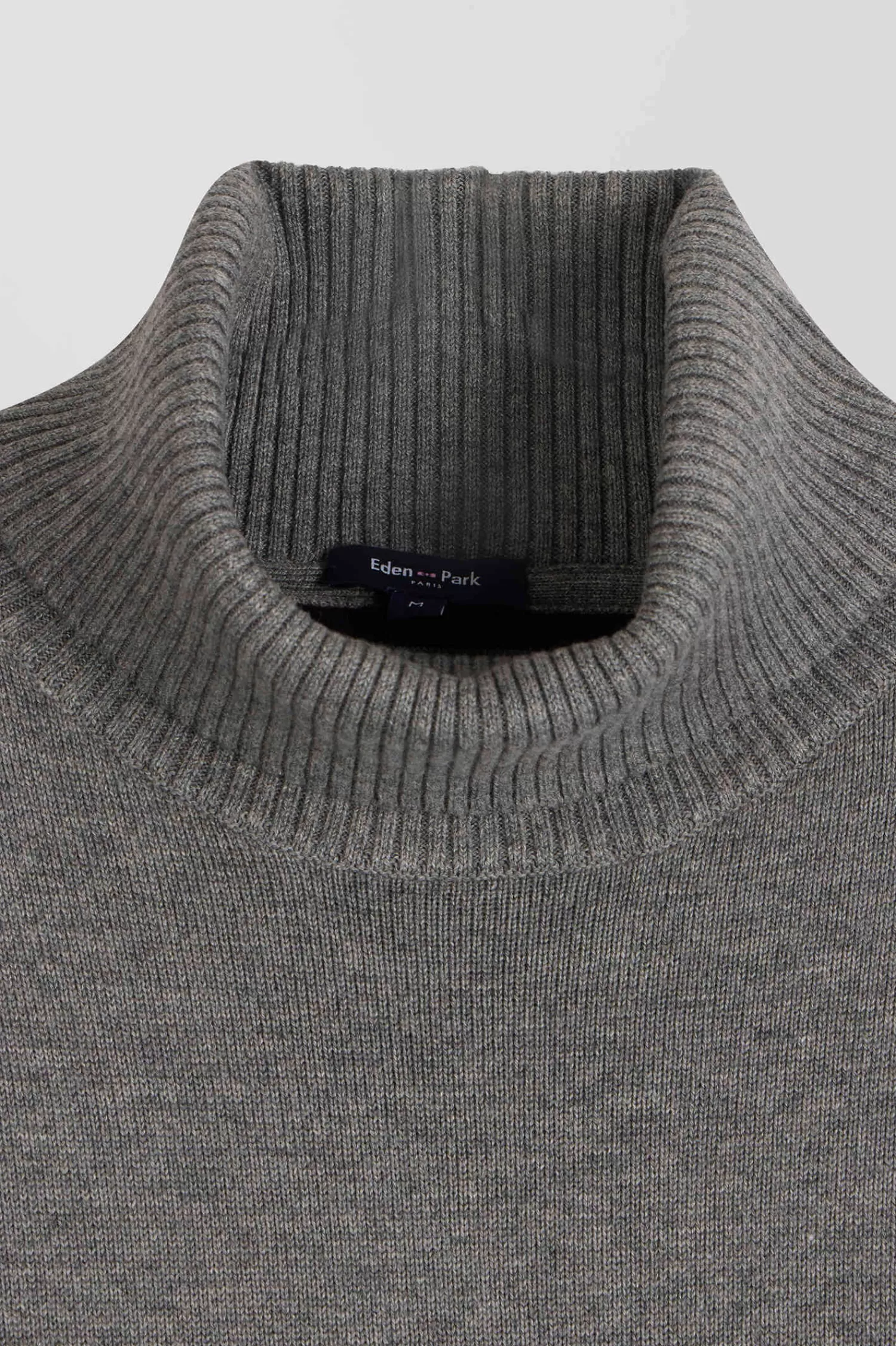 regular_grey_wool_and_cotton_turtleneck_jumper_6.webp Eden Park Regular grey wool and cotton turtleneck jumper< Sweaters