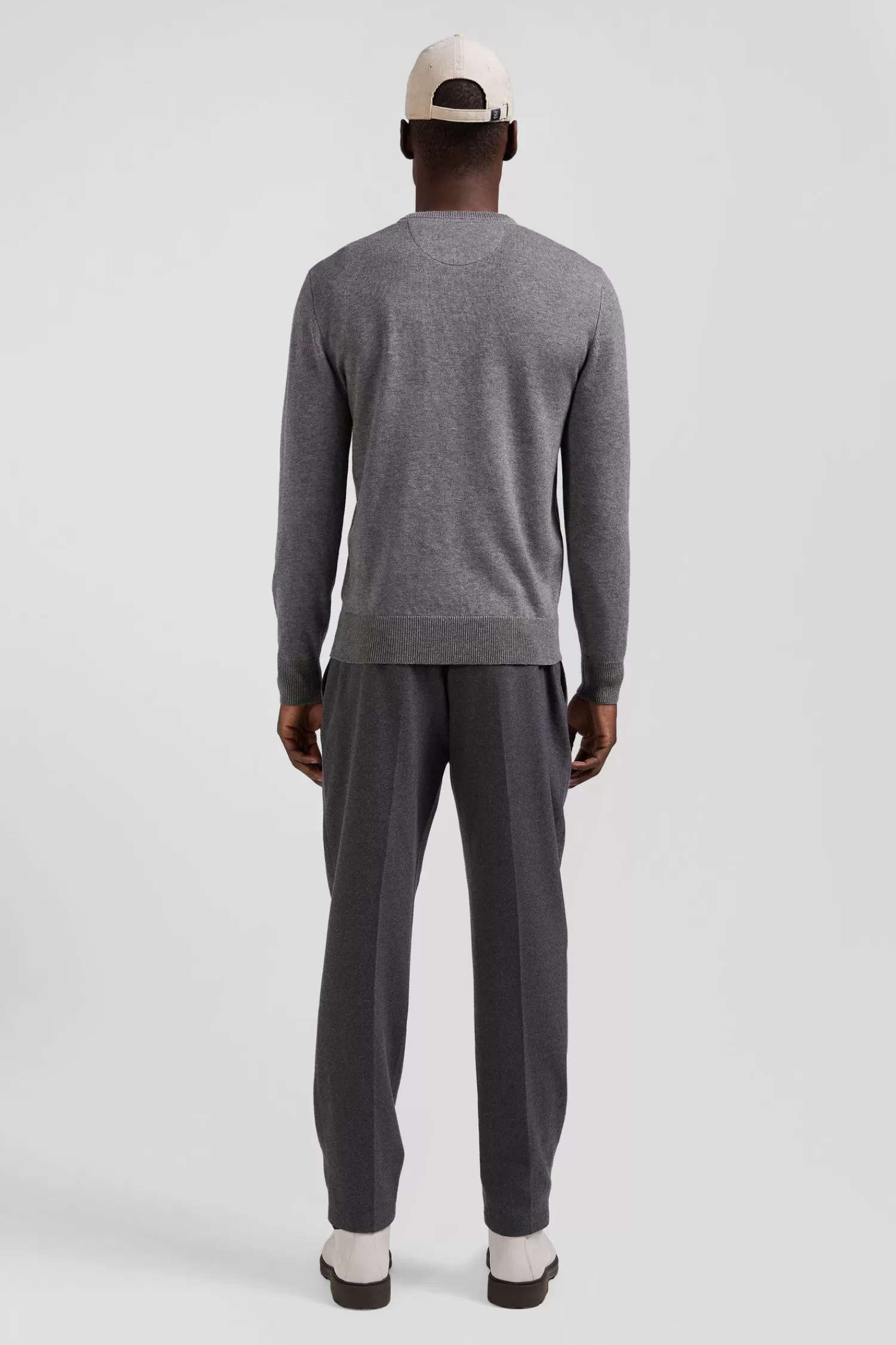 regular_grey_wool_and_cotton_vneck_jumper_with_striped_details_5.webp Eden Park Regular grey wool and cotton V-neck jumper with striped details< Sweaters