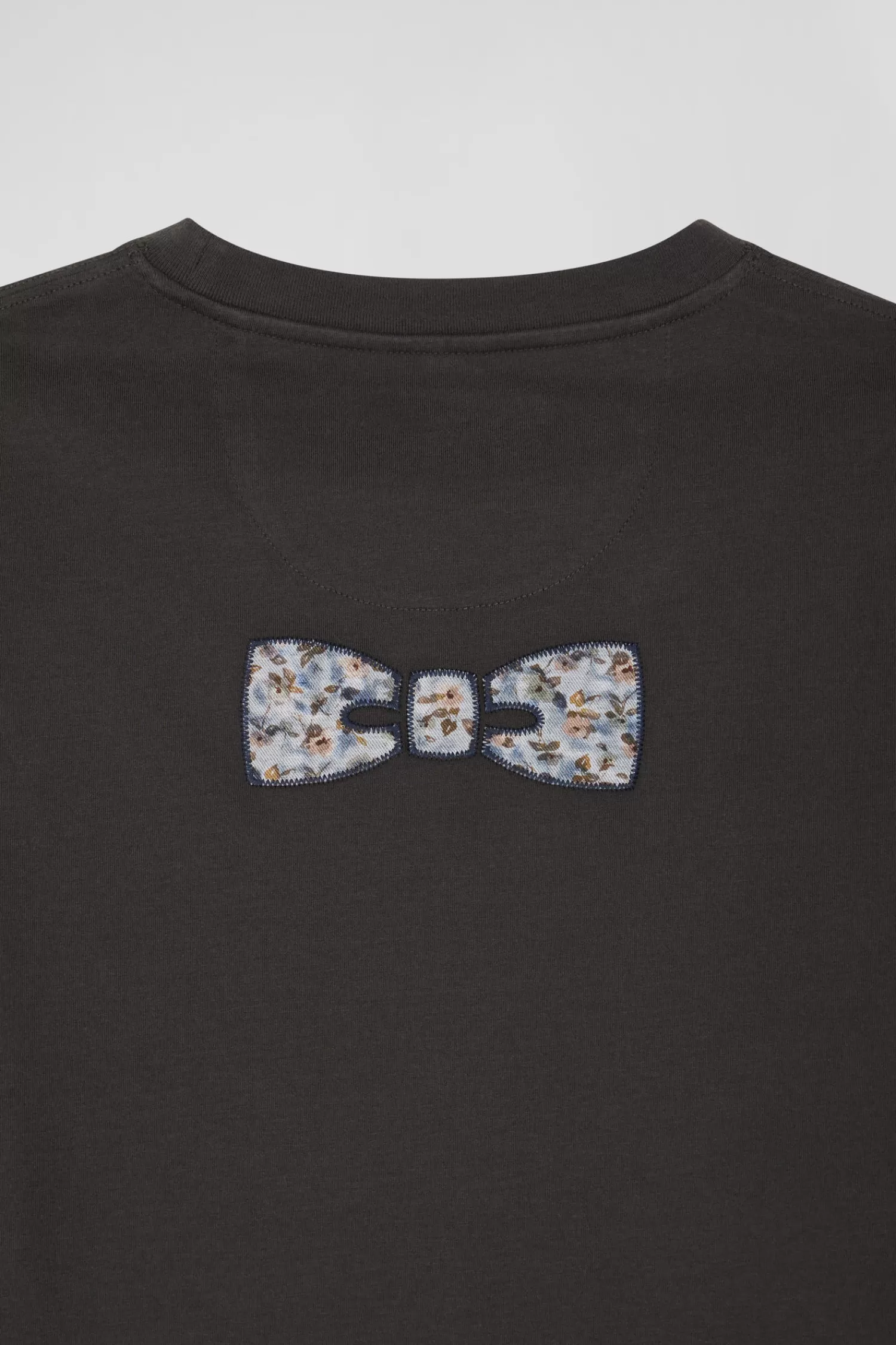 Eden Park Regular khaki long-sleeved cotton T-shirt with floral back patch< T-shirts