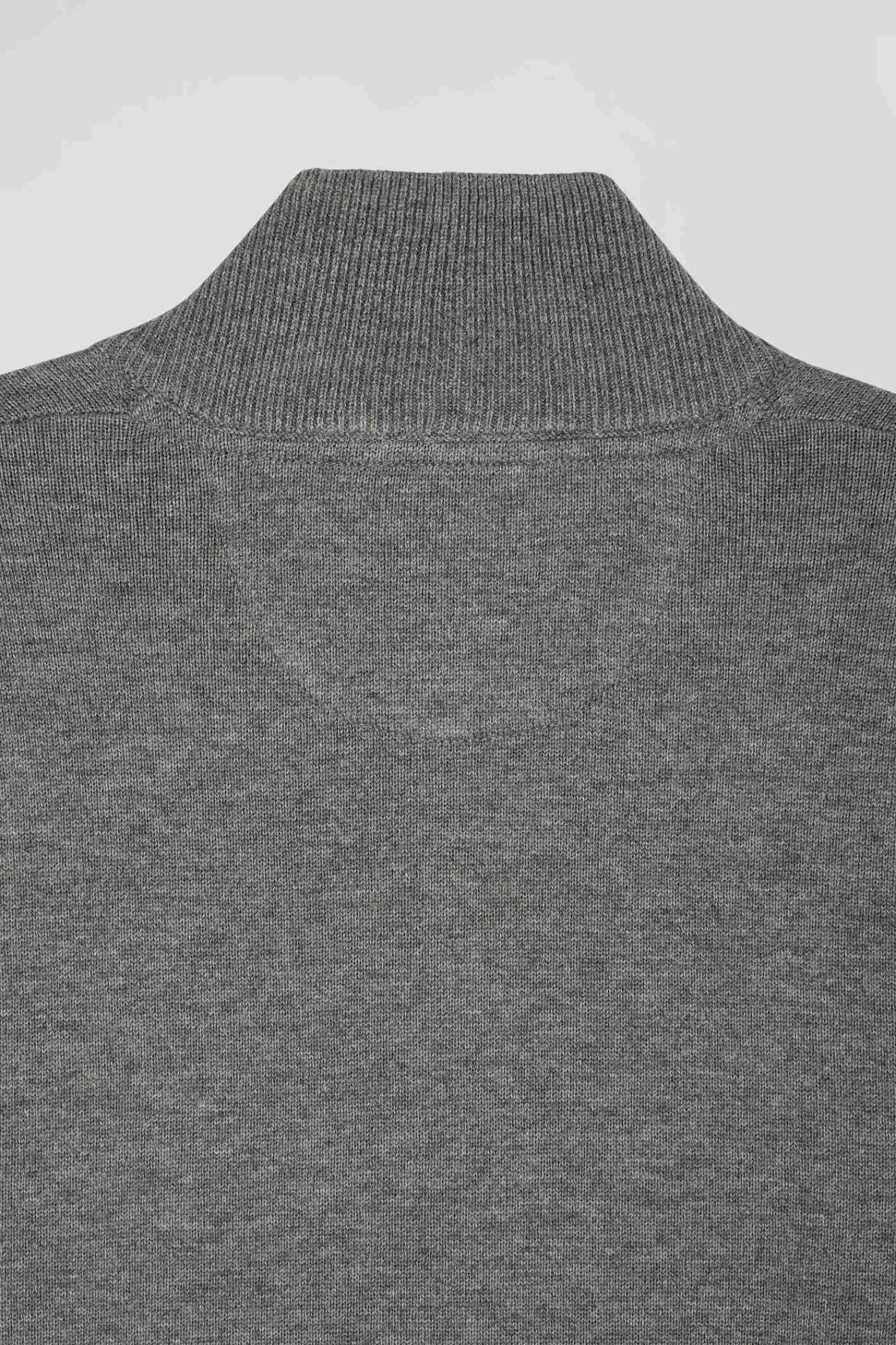 regular_light_grey_semizipped_wool_and_cotton_jumper_8.webp Eden Park Regular light grey semi-zipped wool and cotton jumper< Sweaters