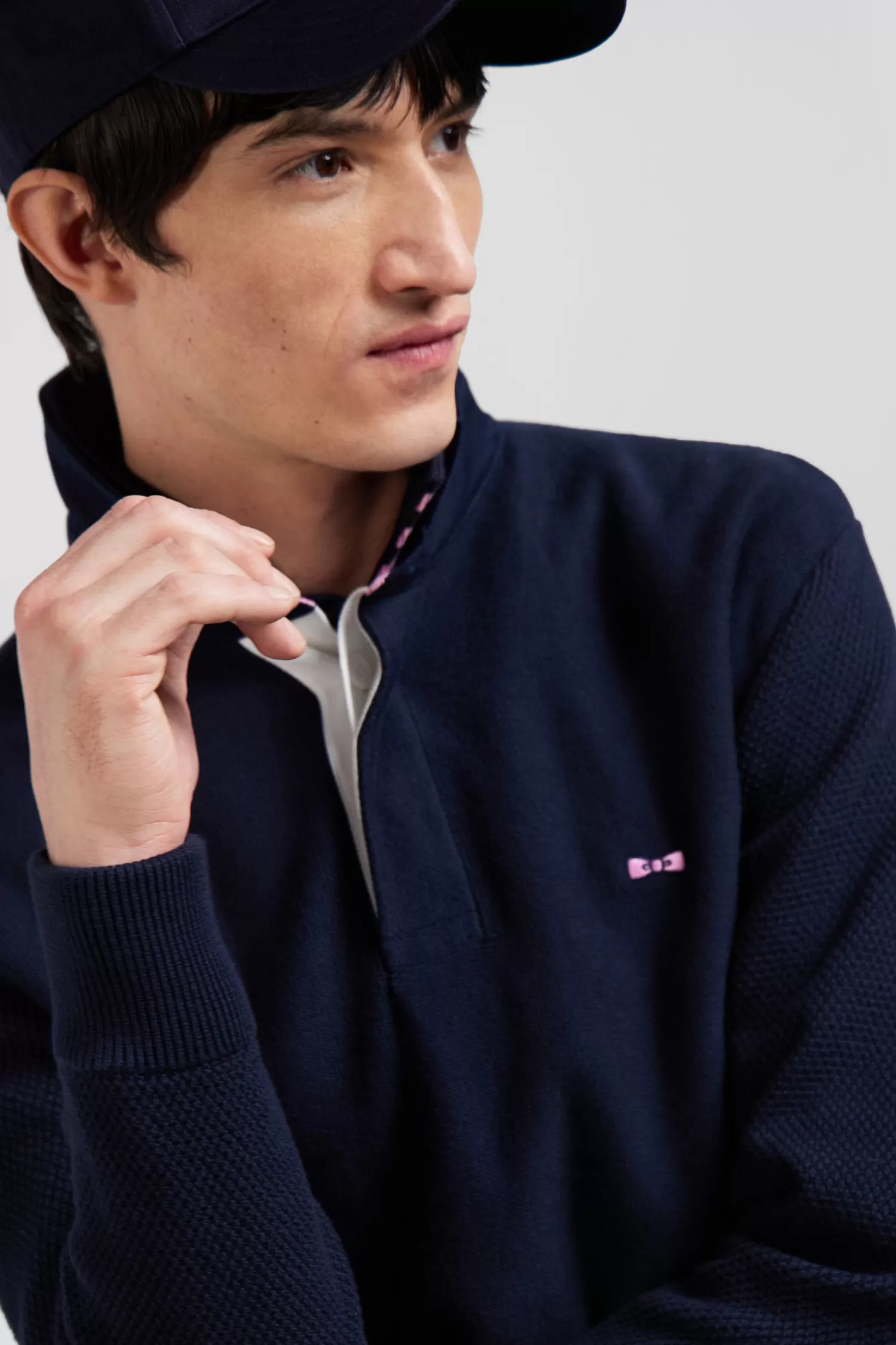 regular_navy_blue_cotton_jumper_with_n_embroidery_and_rugby_shirt_collar_2.webp Eden Park Regular navy blue cotton jumper with N°10 embroidery and rugby shirt collar< Sweaters