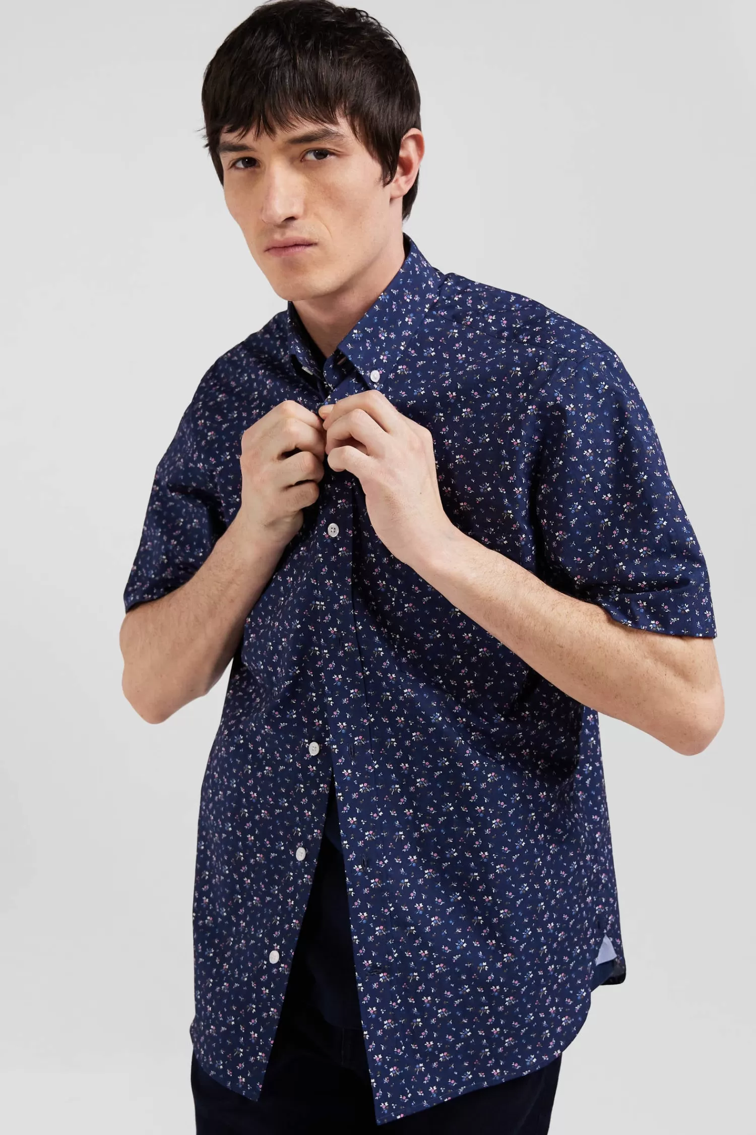 regular_navy_blue_cotton_shortsleeved_shirt_with_micro_floral_print_2.webp Eden Park Regular navy blue cotton short-sleeved shirt with micro floral print< Short-sleeved Shirts