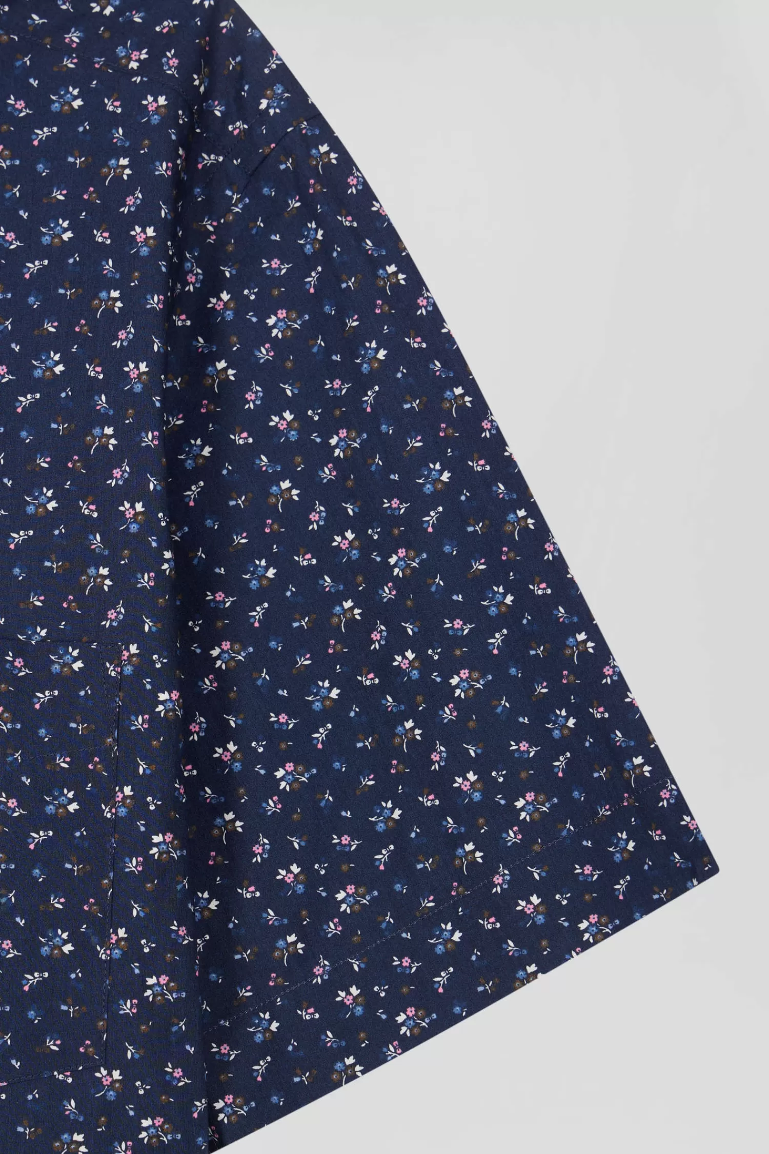 regular_navy_blue_cotton_shortsleeved_shirt_with_micro_floral_print_7.webp Eden Park Regular navy blue cotton short-sleeved shirt with micro floral print< Short-sleeved Shirts