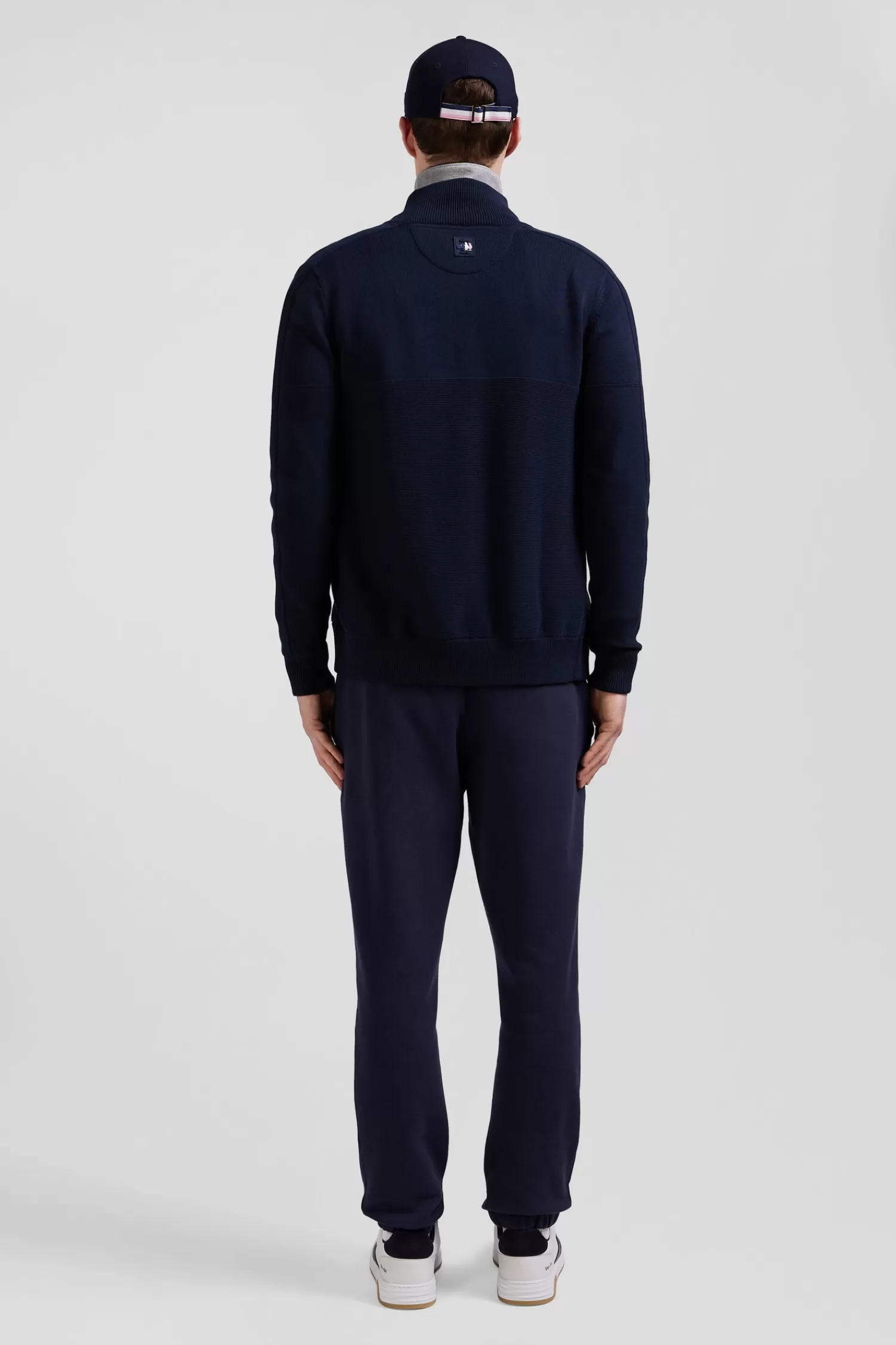 regular_navy_blue_cotton_zipped_cardigan_with_xv_de_france_rubber_badge_and_tricolour_details_5.webp Eden Park Regular navy blue cotton zipped cardigan with XV de France rubber badge and tricolour details< Cardigans