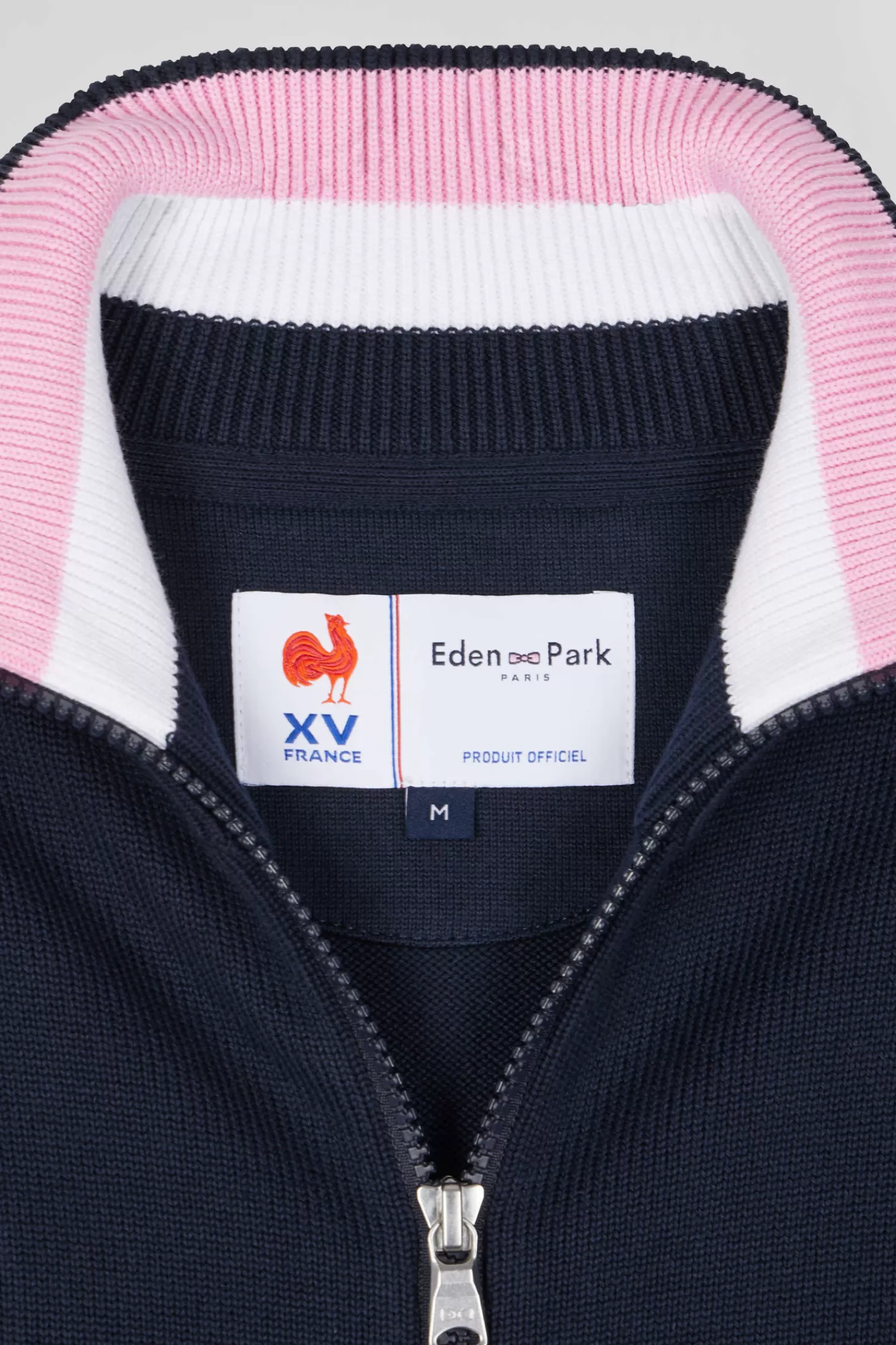 regular_navy_blue_cotton_zipped_cardigan_with_xv_de_france_rubber_badge_and_tricolour_details_7.webp Eden Park Regular navy blue cotton zipped cardigan with XV de France rubber badge and tricolour details< Cardigans