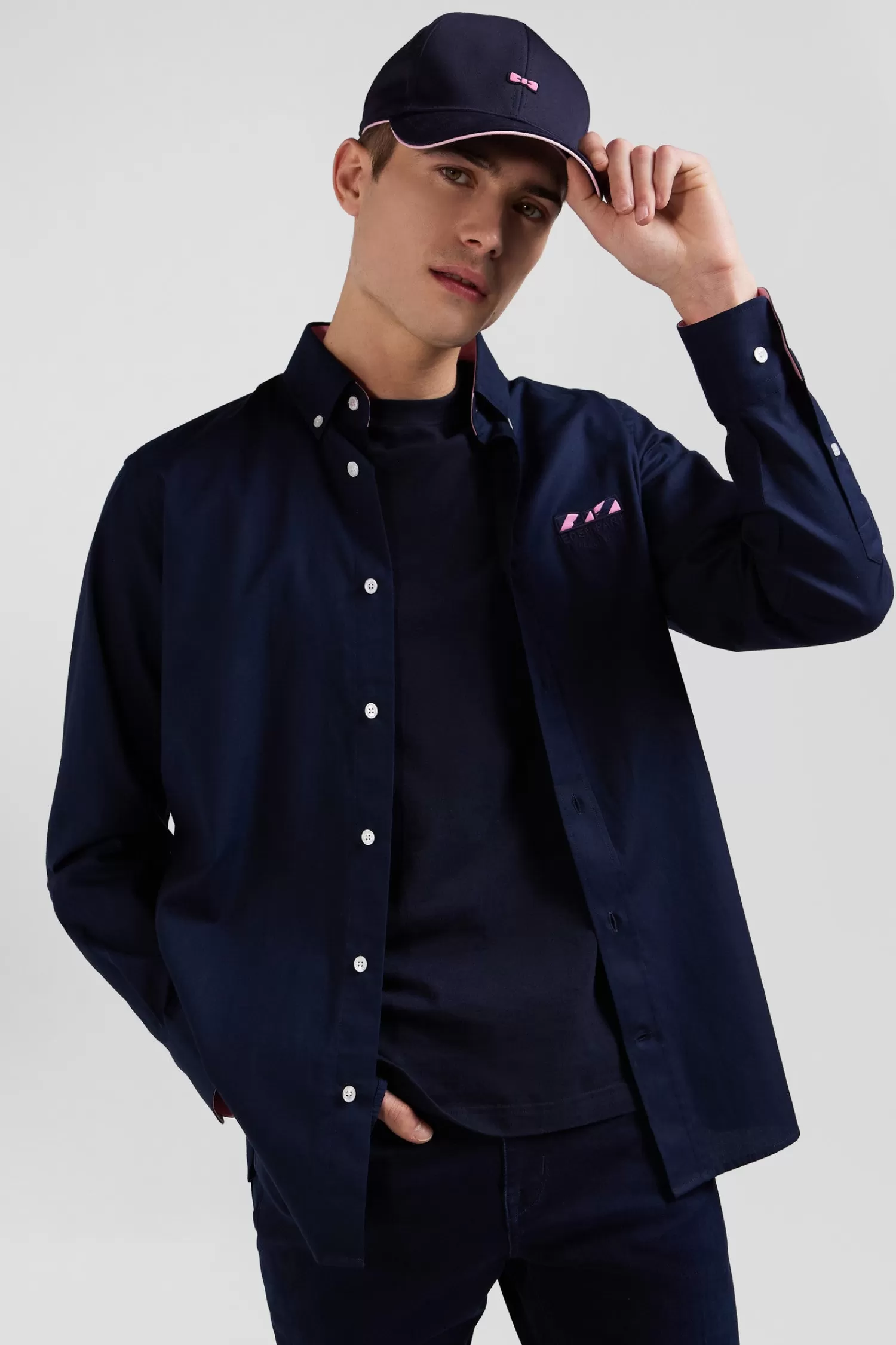 regular_navy_blue_oxford_cotton_shirt_with_striped_bow_tie_detail_2.webp Eden Park Regular navy blue oxford cotton shirt with striped bow tie detail< Shirts