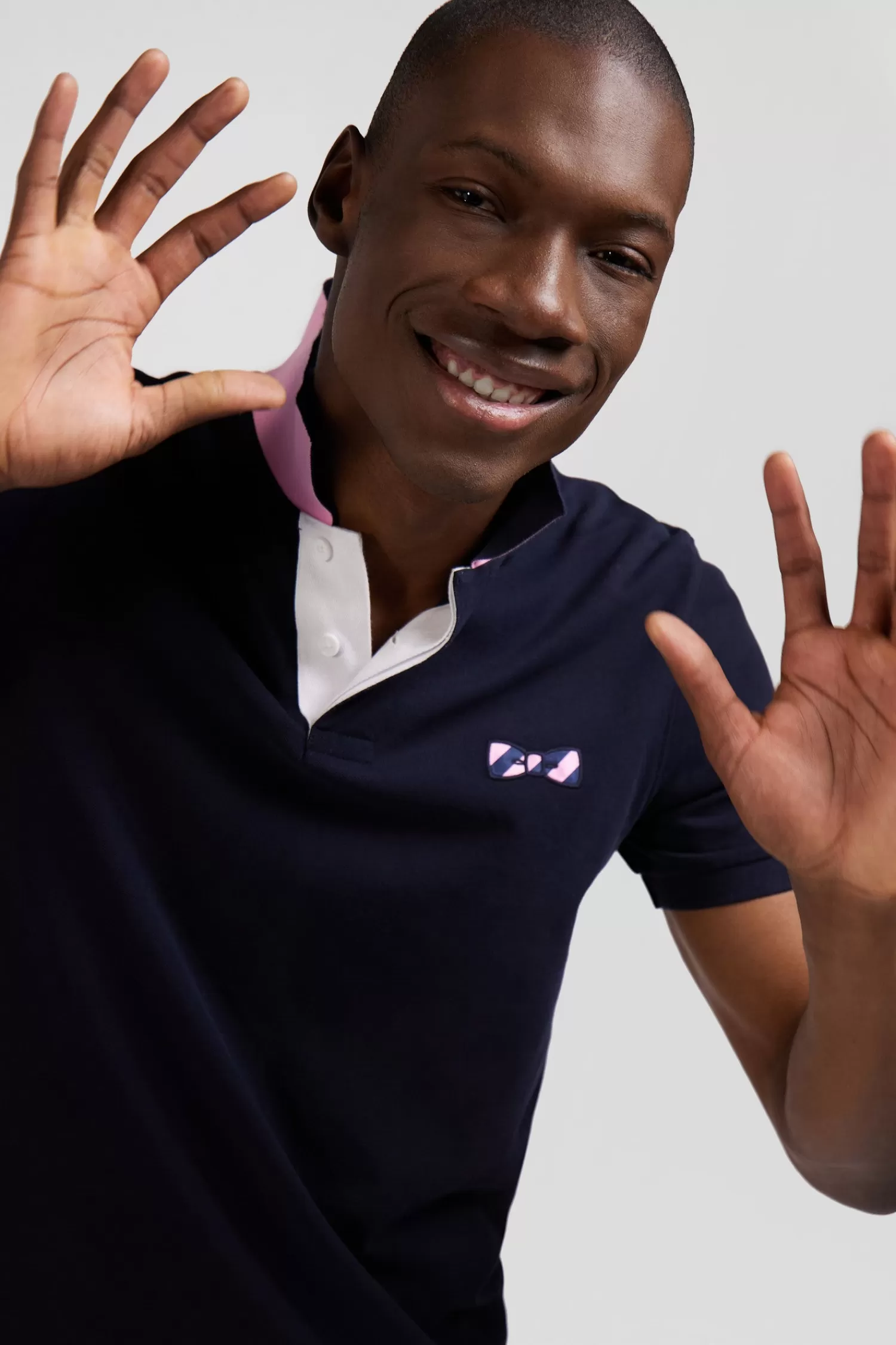 Eden Park Regular navy blue short-sleeved cotton piqué polo shirt with striped embroidery< Polos