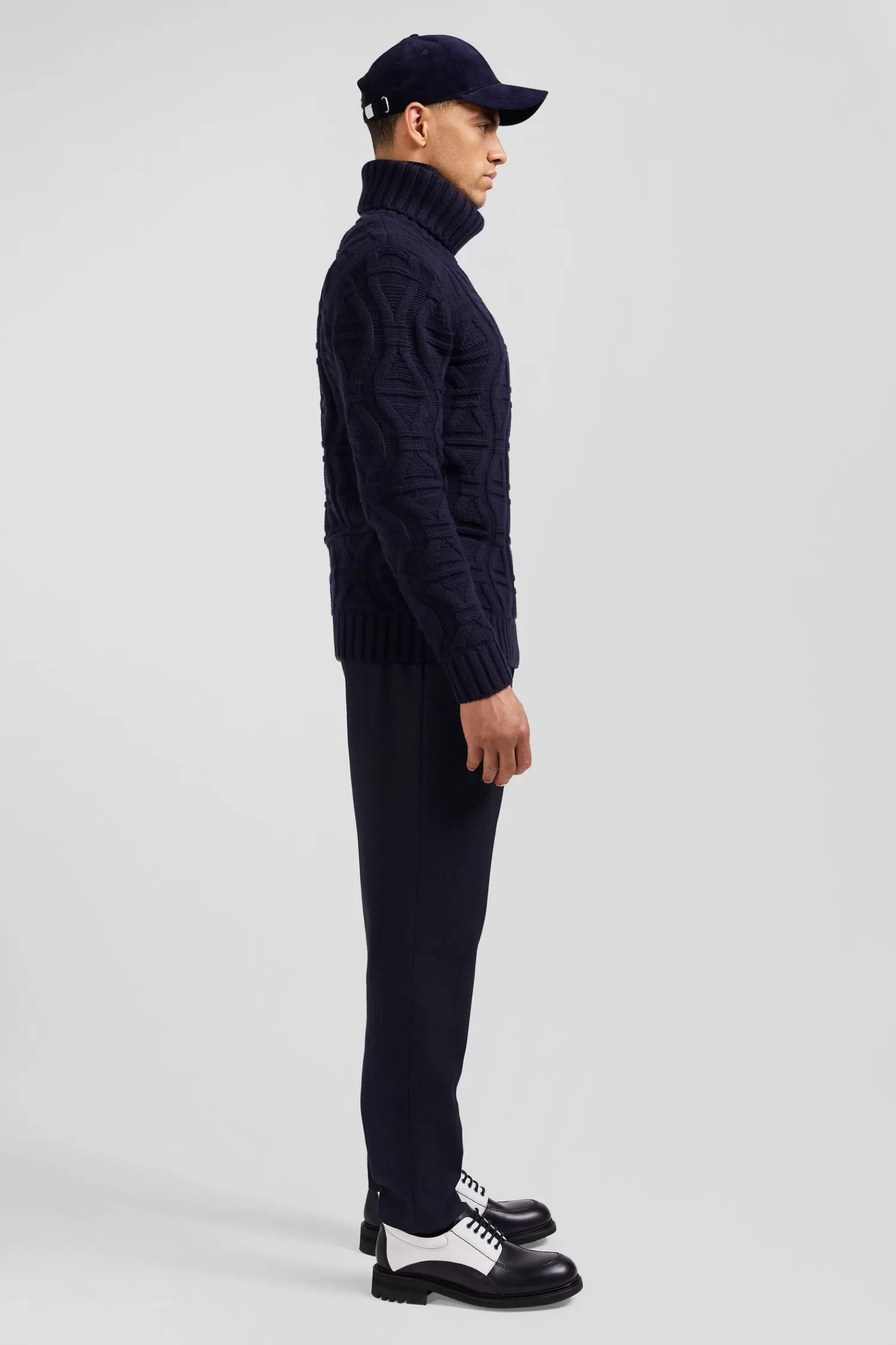 regular_navy_blue_virgin_wool_and_recycled_polyamide_turtleneck_jumper_with_d_knitting_4.webp Eden Park Regular navy blue virgin wool and recycled polyamide turtleneck jumper with 3D knitting< Sweaters