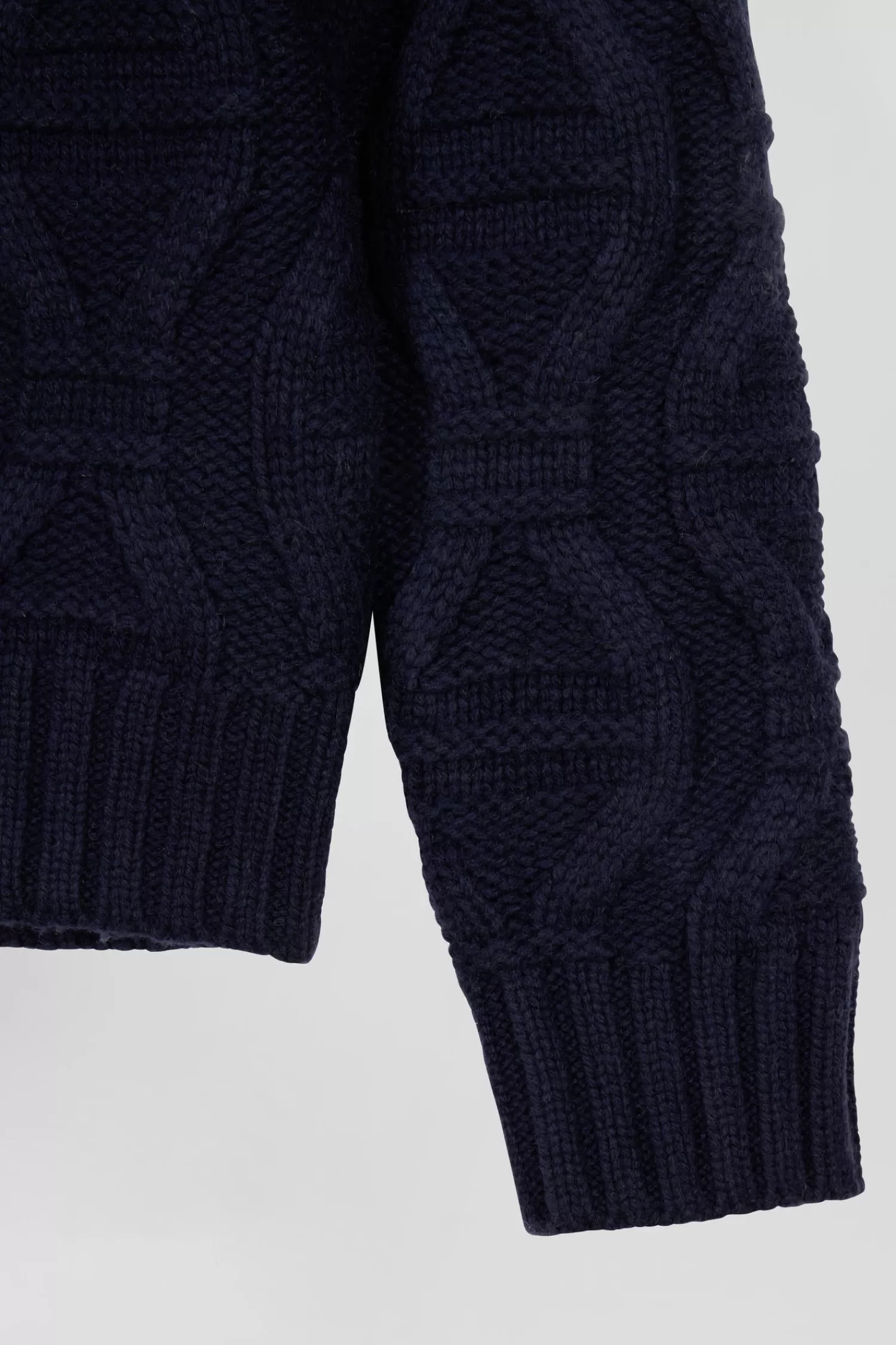 regular_navy_blue_virgin_wool_and_recycled_polyamide_turtleneck_jumper_with_d_knitting_7.webp Eden Park Regular navy blue virgin wool and recycled polyamide turtleneck jumper with 3D knitting< Sweaters