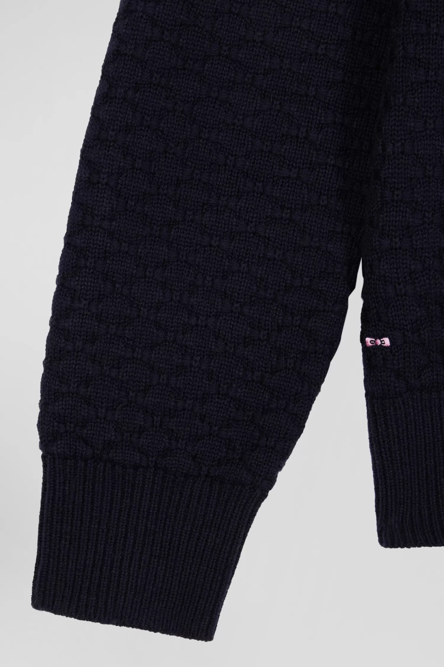 regular_navy_blue_wool_and_cotton_crew_neck_jumper_with_micro_bow_tie_effect_7.webp Eden Park Regular navy blue wool and cotton crew neck jumper with micro bow tie effect< Sweaters