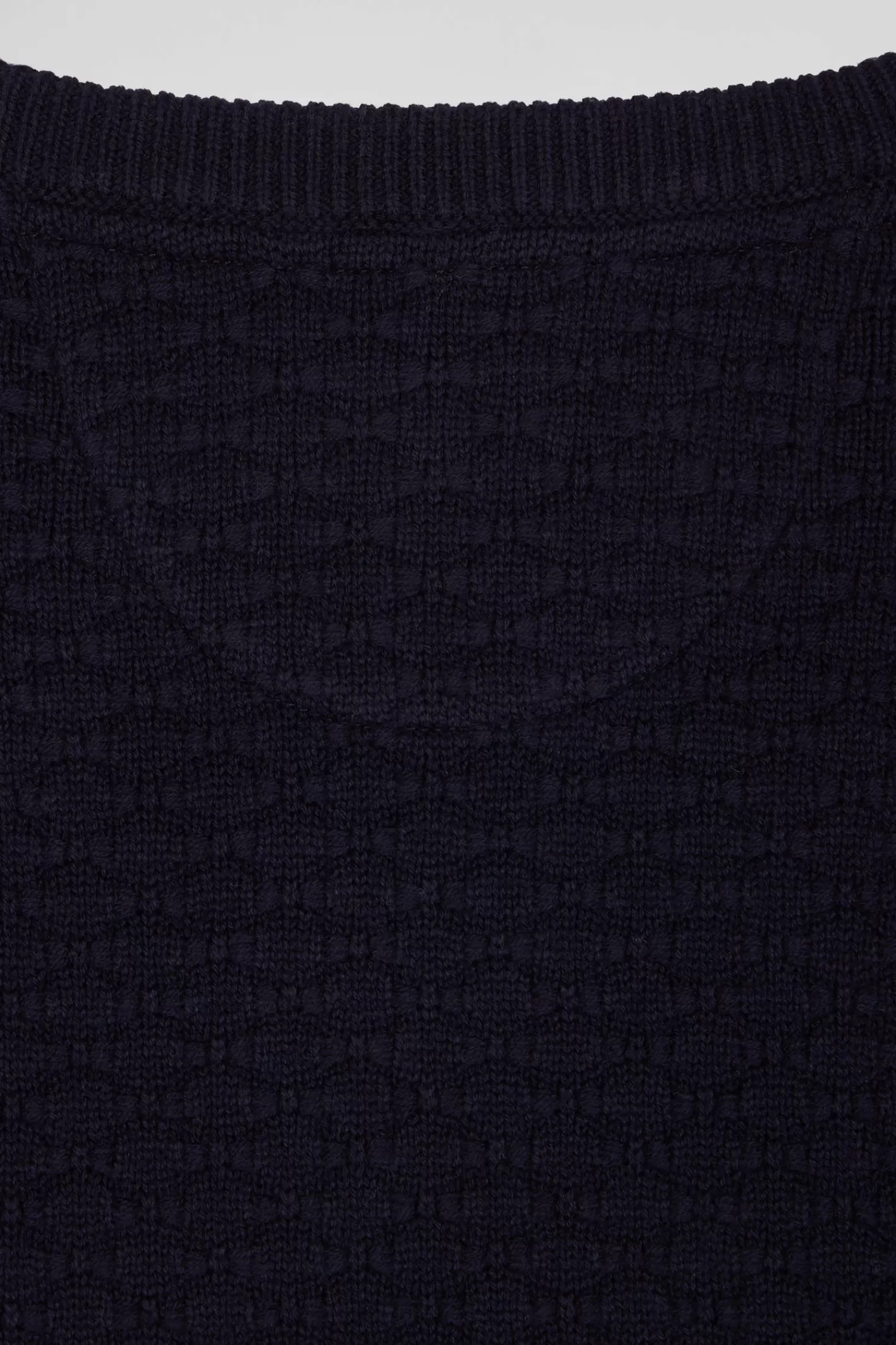 regular_navy_blue_wool_and_cotton_crew_neck_jumper_with_micro_bow_tie_effect_8.webp Eden Park Regular navy blue wool and cotton crew neck jumper with micro bow tie effect< Sweaters