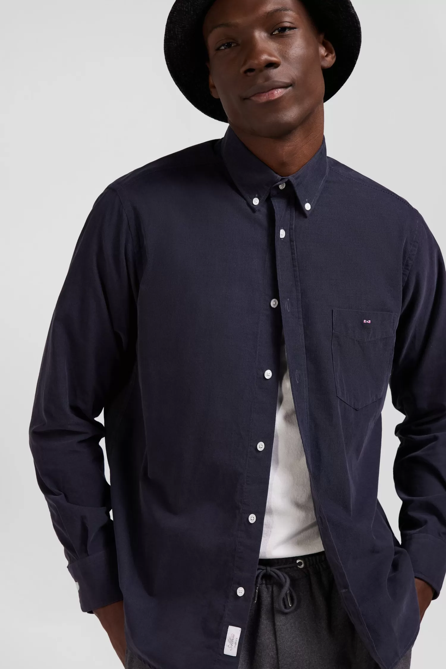 regular_plain_anthracite_grey_cotton_shirt_with_buttondown_collar_and_chest_pocket_2.webp Eden Park Regular plain anthracite grey cotton shirt with button-down collar and chest pocket< Shirts