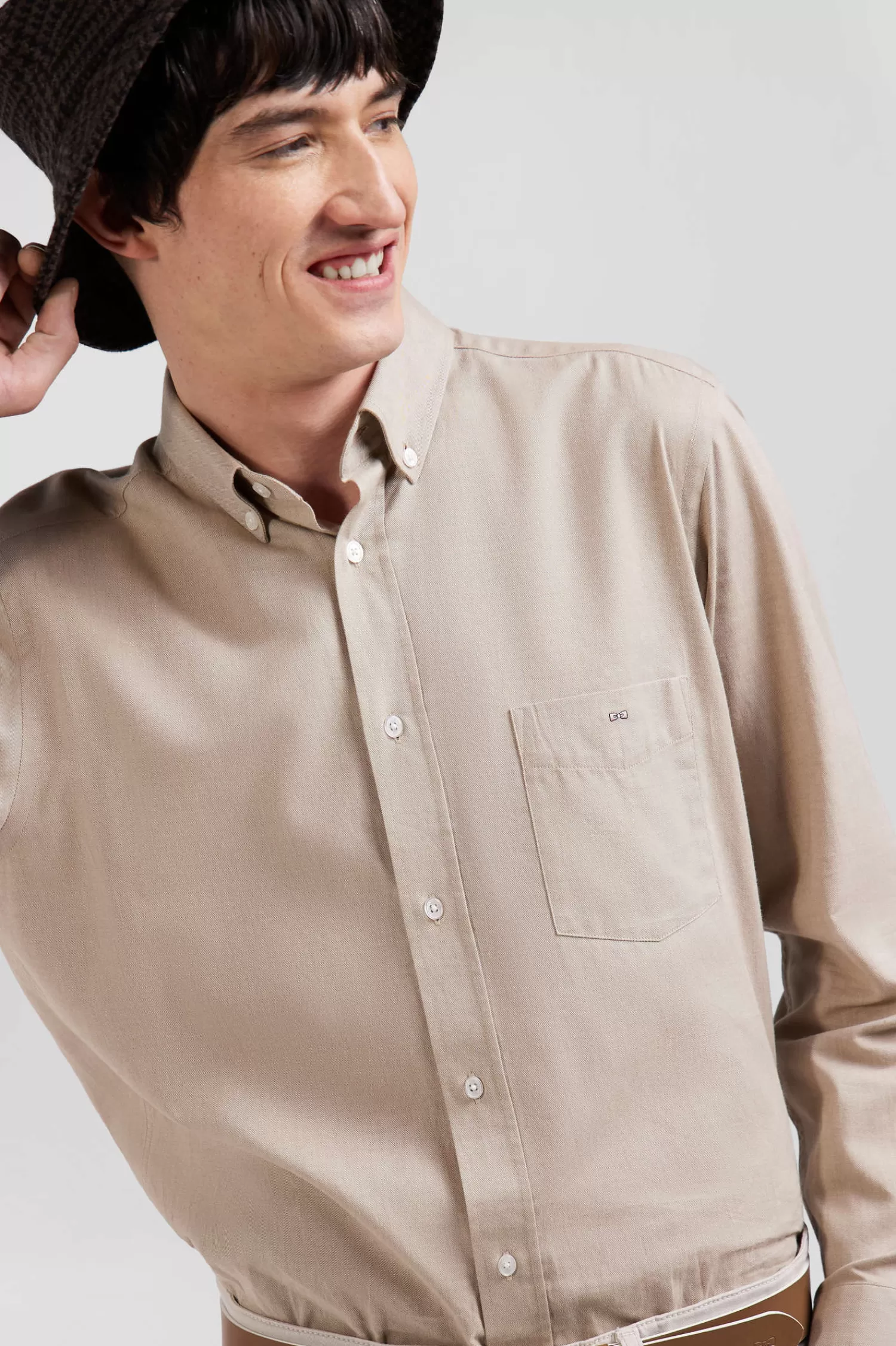 regular_plain_brown_cotton_twill_shirt_with_buttondown_collar_2.webp Eden Park Regular plain brown cotton twill shirt with button-down collar< Shirts