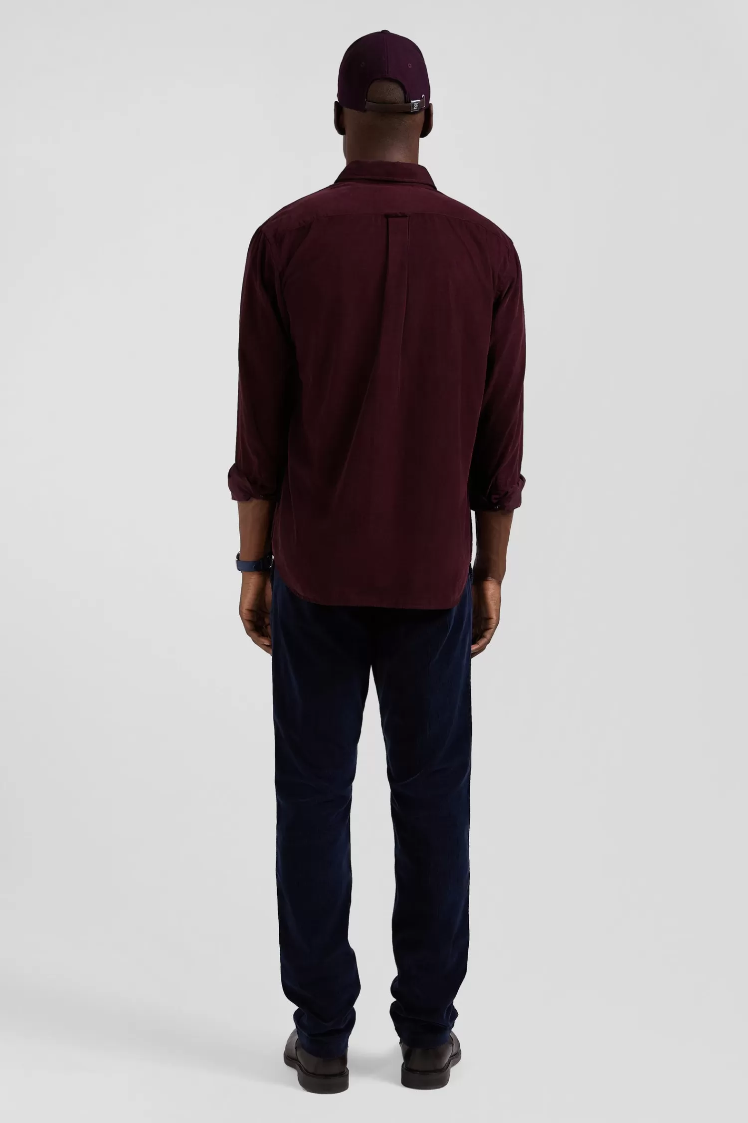 regular_plain_burgundy_cotton_shirt_with_buttondown_collar_and_chest_pocket_2.webp Eden Park Regular plain burgundy cotton shirt with button-down collar and chest pocket< Shirts