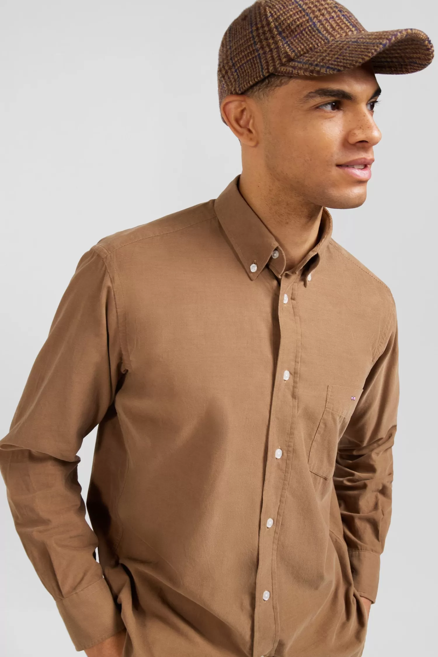 regular_plain_camel_cotton_shirt_with_buttondown_collar_and_chest_pocket_2.webp Eden Park Regular plain camel cotton shirt with button-down collar and chest pocket< Shirts
