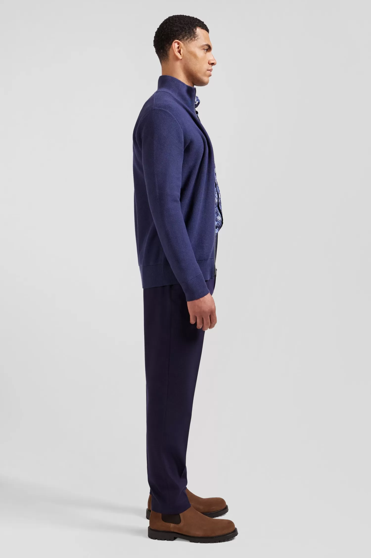 regular_plain_navy_blue_cotton_high_collar_zipped_cardigan_4.webp Eden Park Regular plain navy blue cotton high collar zipped cardigan< Cardigans