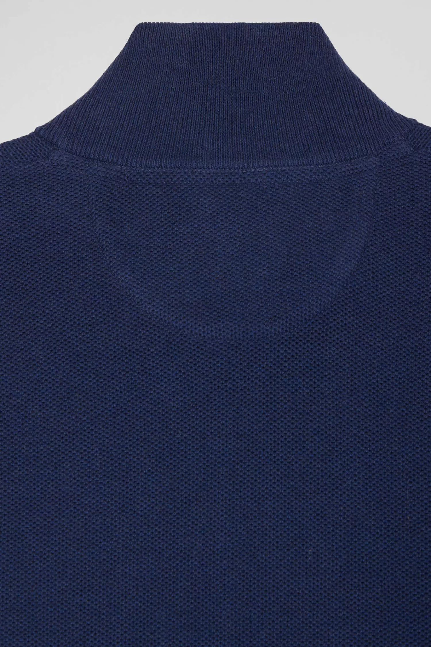 regular_plain_navy_blue_cotton_high_collar_zipped_cardigan_8.webp Eden Park Regular plain navy blue cotton high collar zipped cardigan< Cardigans