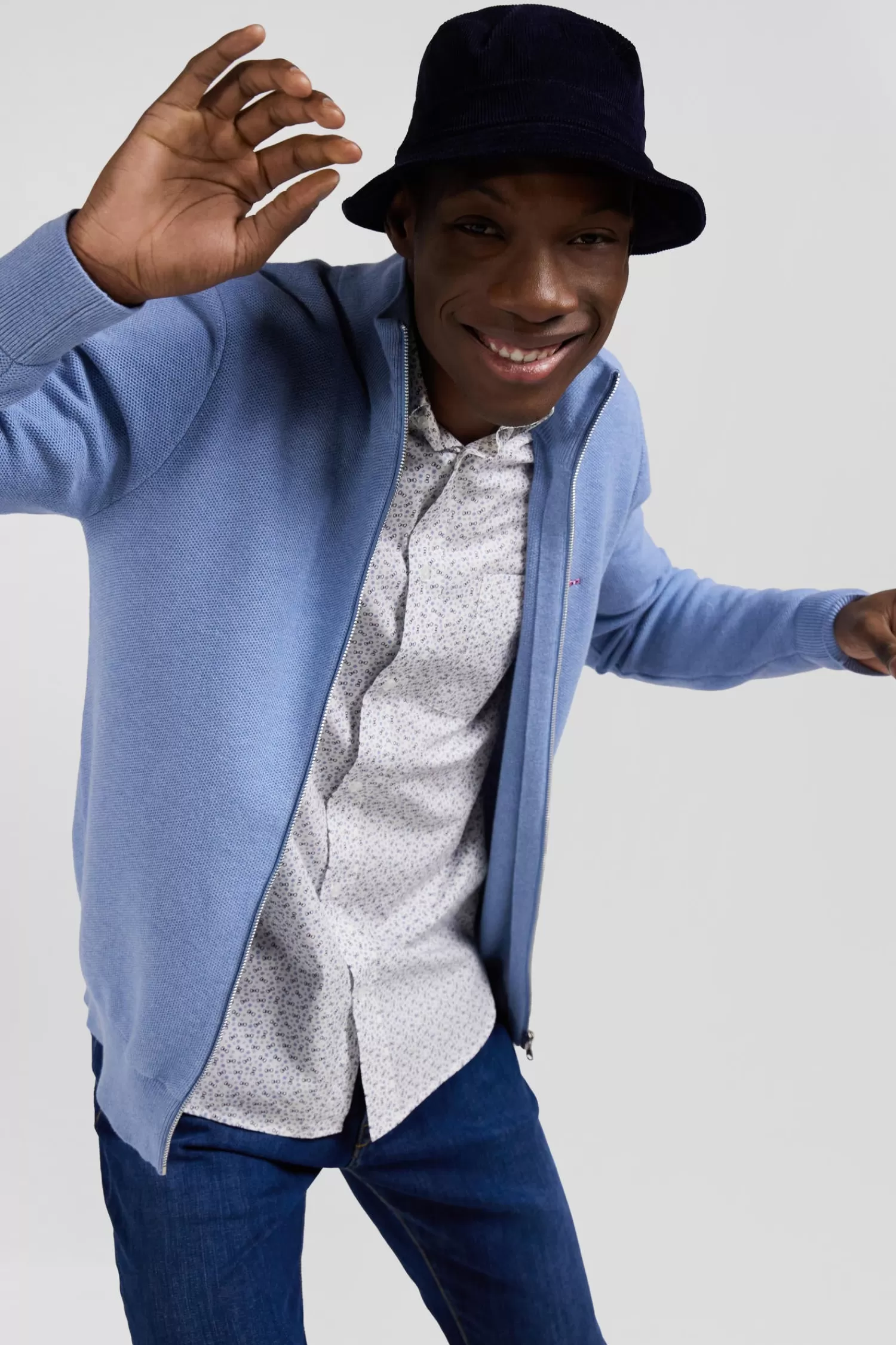 regular_plain_sky_blue_cotton_high_collar_zipped_cardigan_2.webp Eden Park Regular plain sky blue cotton high collar zipped cardigan< Cardigans