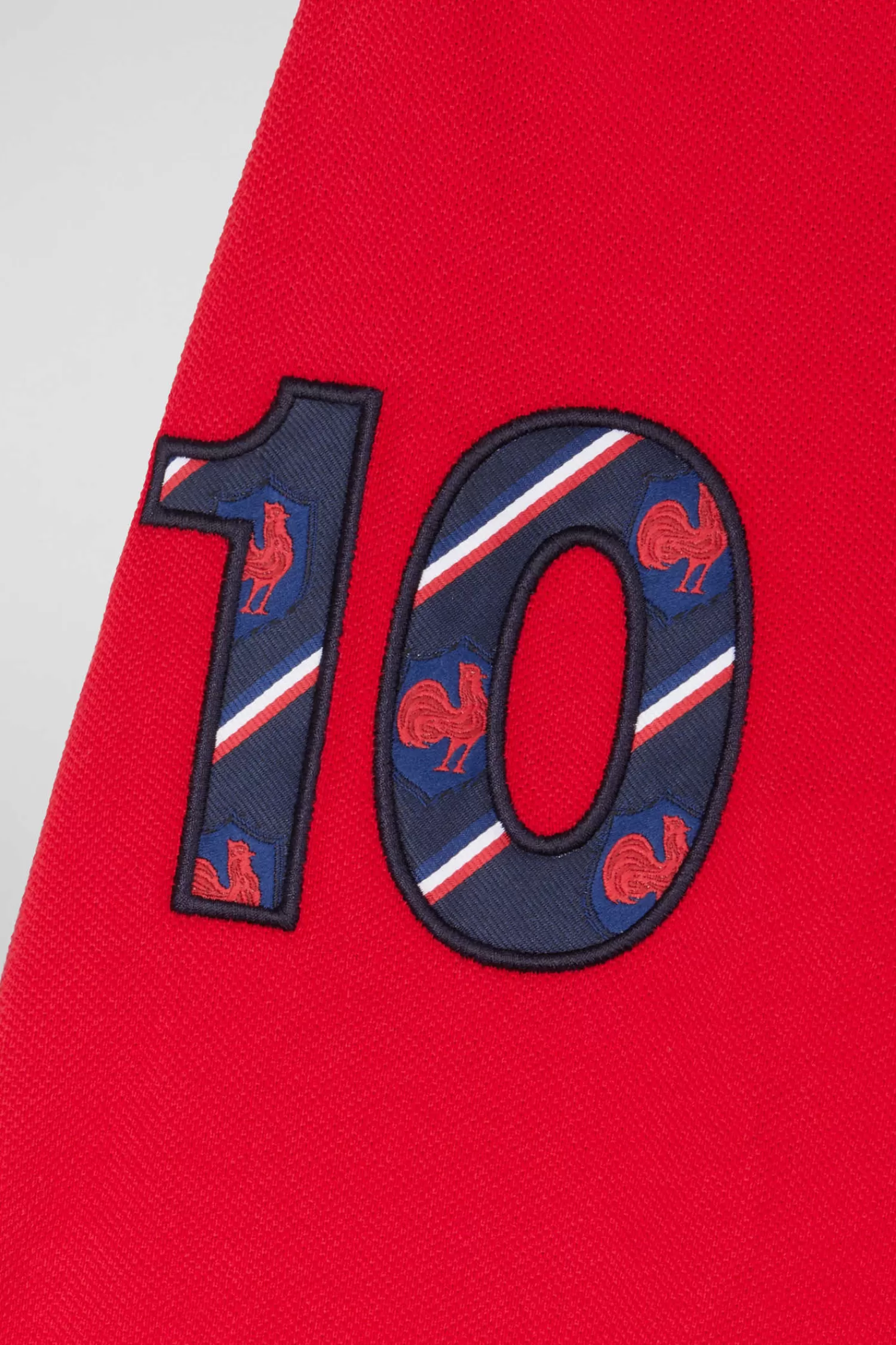 regular_red_longsleeved_cotton_piqu_polo_shirt_with_xv_de_france_embroidery_7.webp Eden Park Regular red long-sleeved cotton piqué polo shirt with XV de France embroidery< Polos