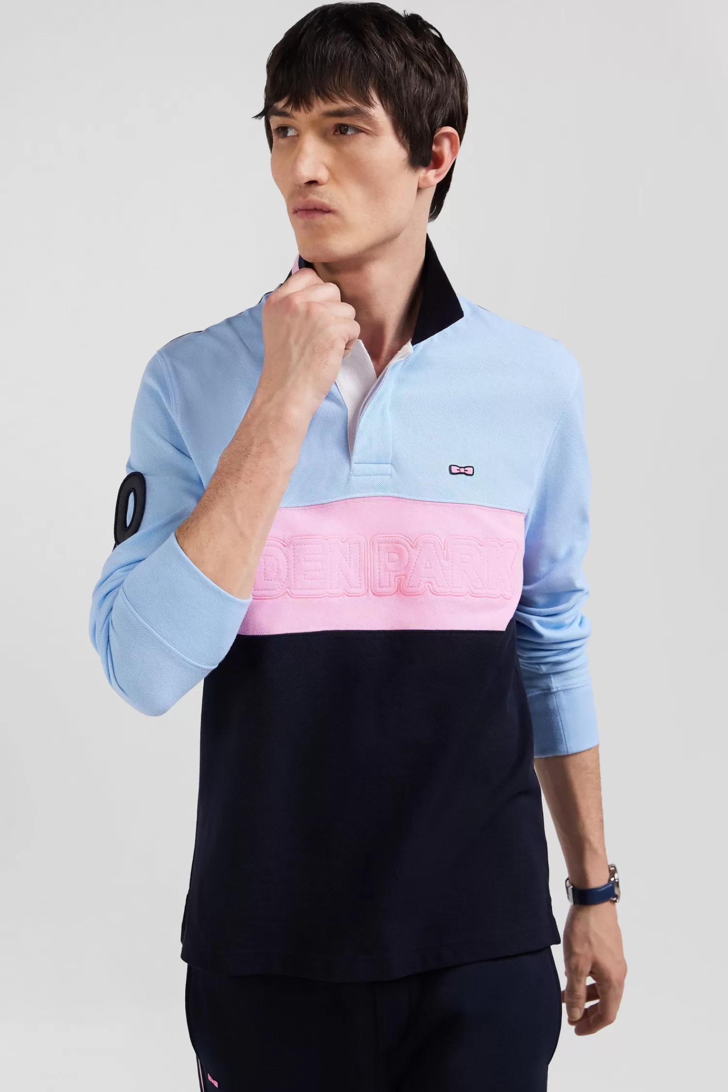 regular_sky_blue_longsleeved_cotton_piqu_polo_shirt_with_padded_embroidery_2.webp Eden Park Regular sky blue long-sleeved cotton piqué polo shirt with padded embroidery< Polos