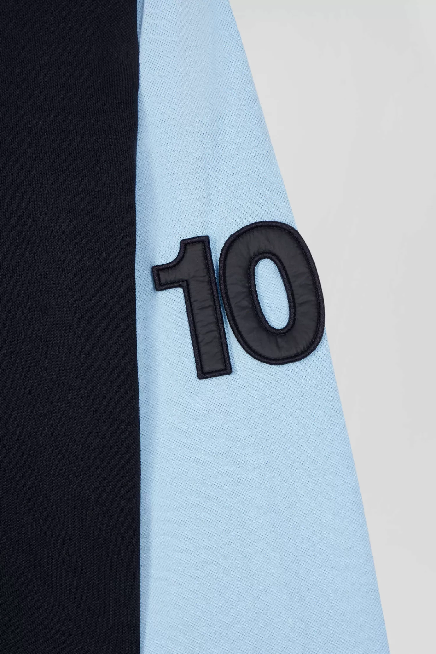 regular_sky_blue_longsleeved_cotton_piqu_polo_shirt_with_padded_embroidery_7.webp Eden Park Regular sky blue long-sleeved cotton piqué polo shirt with padded embroidery< Polos