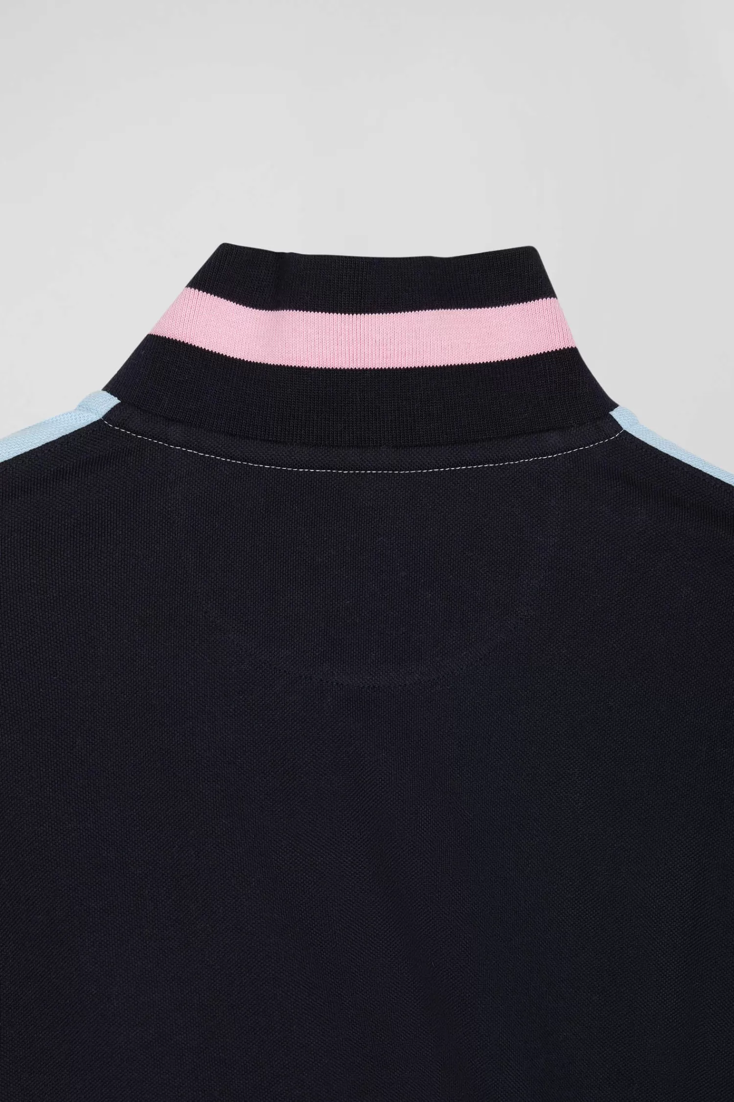 regular_sky_blue_longsleeved_cotton_piqu_polo_shirt_with_padded_embroidery_8.webp Eden Park Regular sky blue long-sleeved cotton piqué polo shirt with padded embroidery< Polos