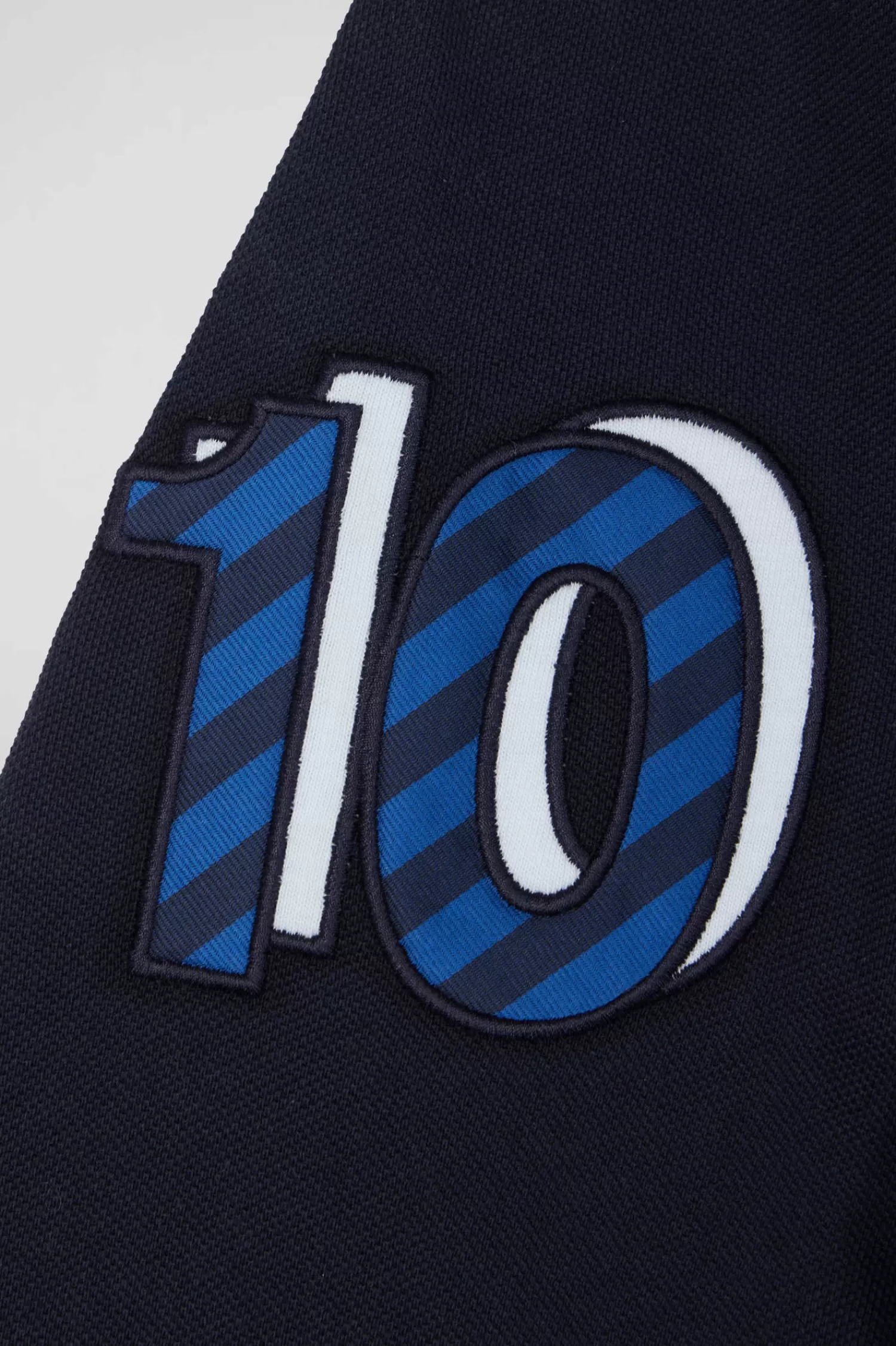 regular_sky_blue_longsleeved_cotton_piqu_polo_shirt_with_sleeve_embroidery_7.webp Eden Park Regular sky blue long-sleeved cotton piqué polo shirt with sleeve embroidery< Polos