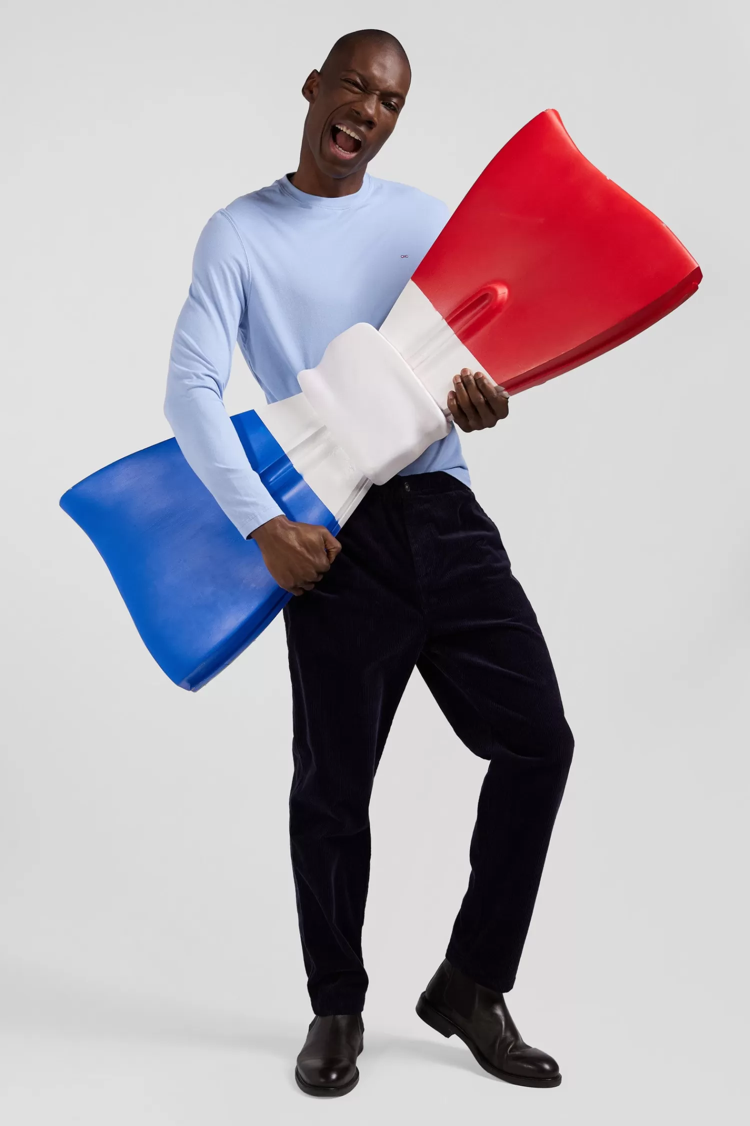 regular_sky_blue_longsleeved_cotton_tshirt_with_floral_back_patch_2.webp Eden Park Regular sky blue long-sleeved cotton T-shirt with floral back patch< T-shirts